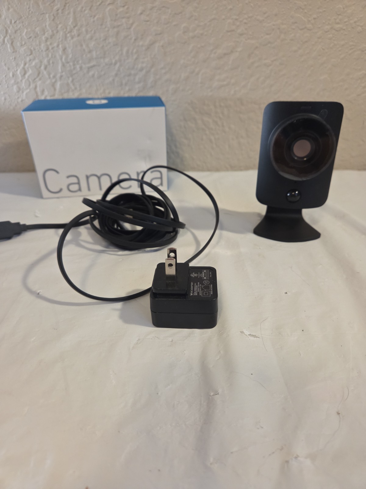 SimpliSafe Indoor Camera Wi-Fi HD Security Camera SSCM1 + Wall Charger + cord !!
