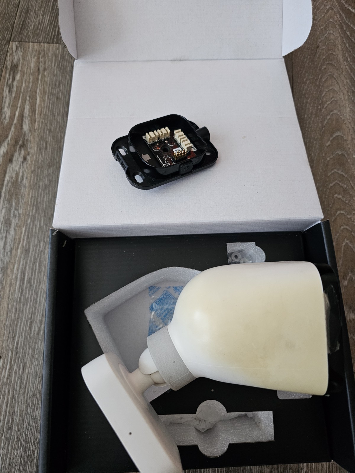 Vivint Outdoor Camera Pro Gen 1 VS-ODC350-WHT FHD 1080p Cube Camera – White