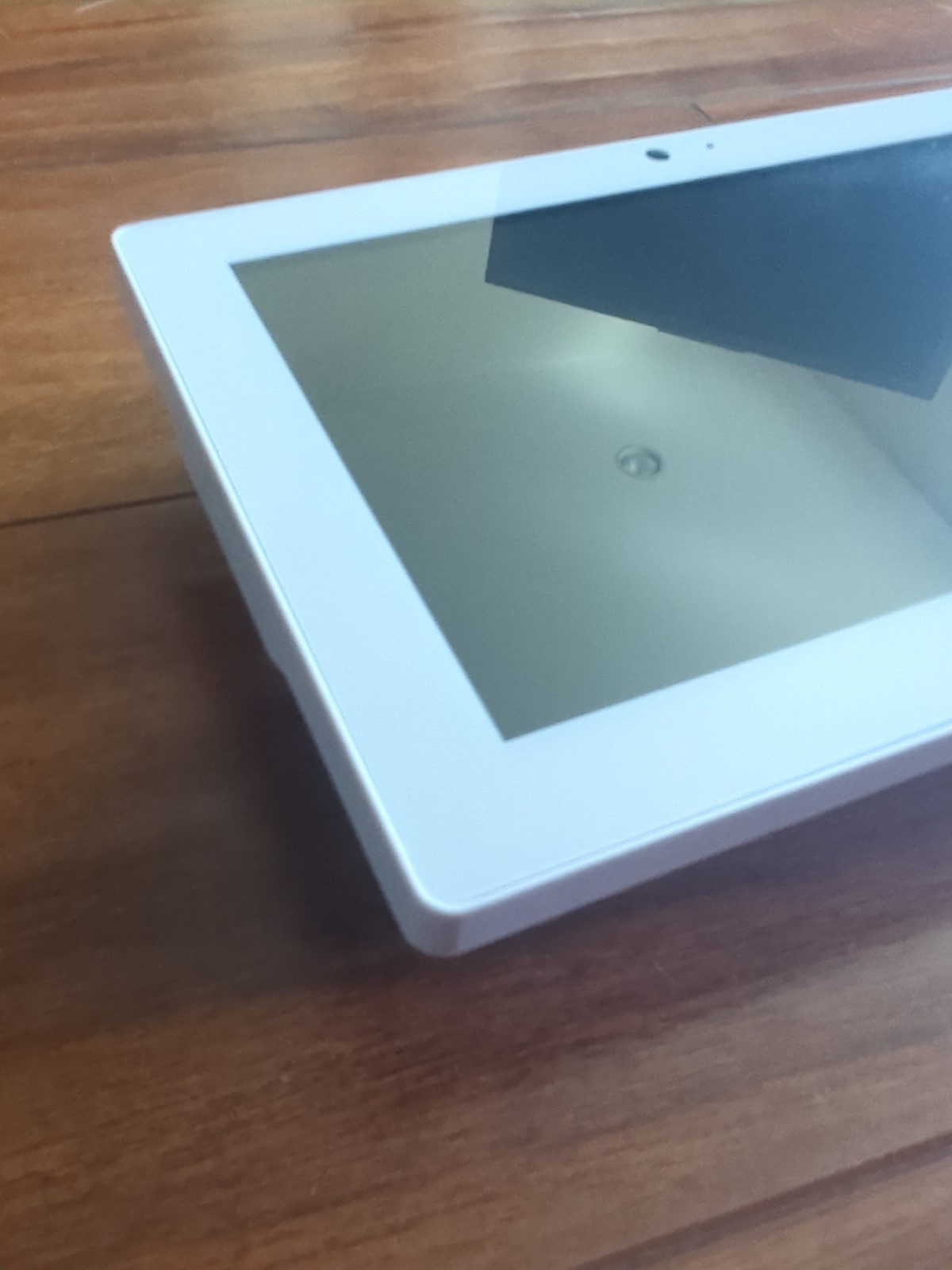 Crestron TSW-760-W-S 7″ Capacitive Touch Screen Display (White) + Tabletop Mount