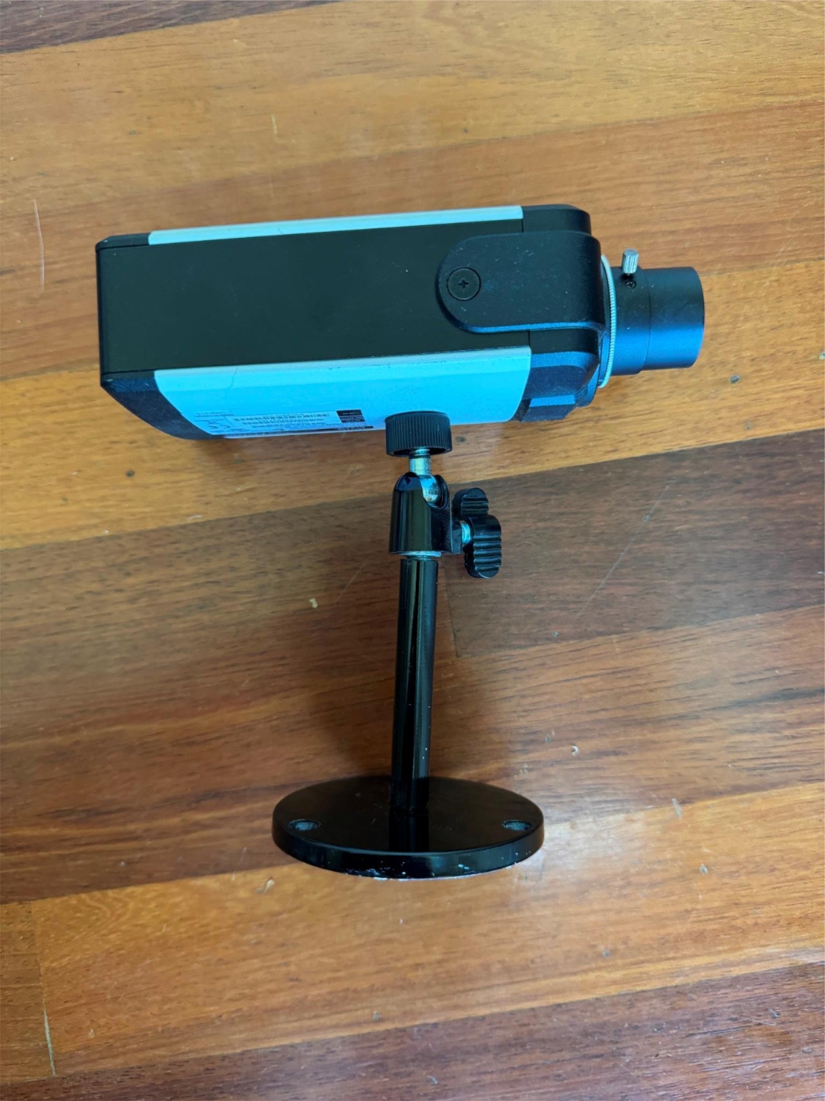 CISCO Linksys PVC2300 POE CCTV Internet Camera, 6mm Lens, & Camera Mount