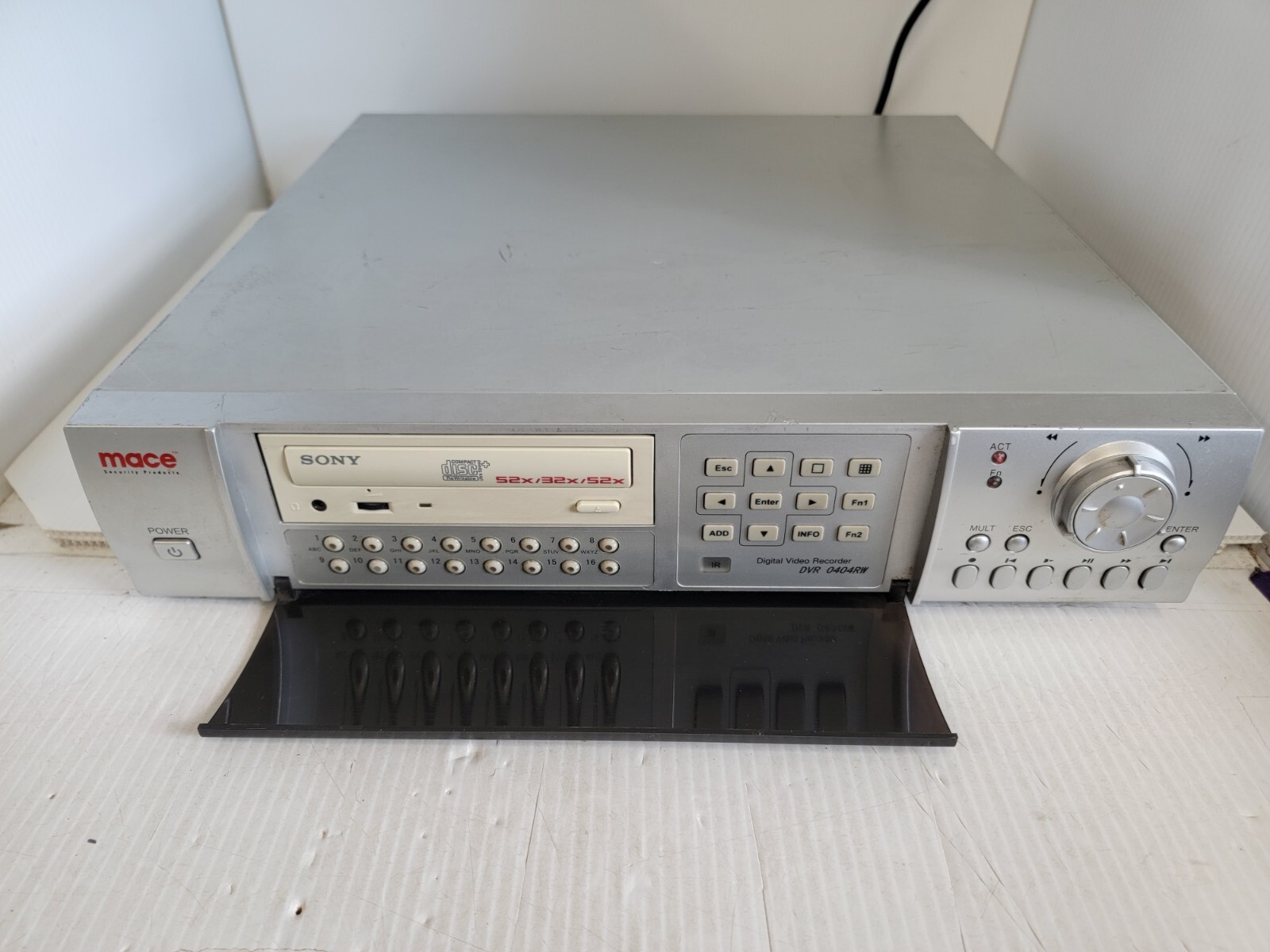 Mace Digital Video Recorder DVR-0404RW Powers up. AS/IS