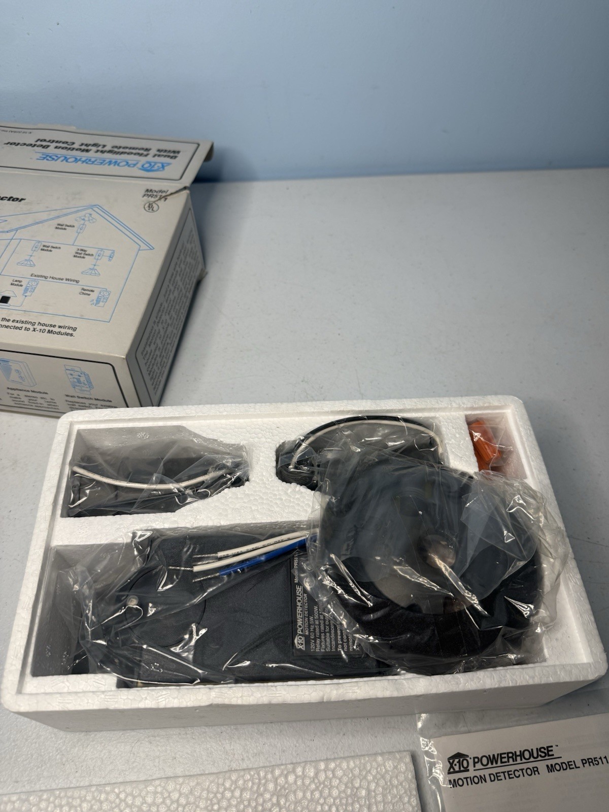 X-10 POWERHOUSE Dual Floodlight Motion Detector w/ Remote Control PR511 NEW NOS