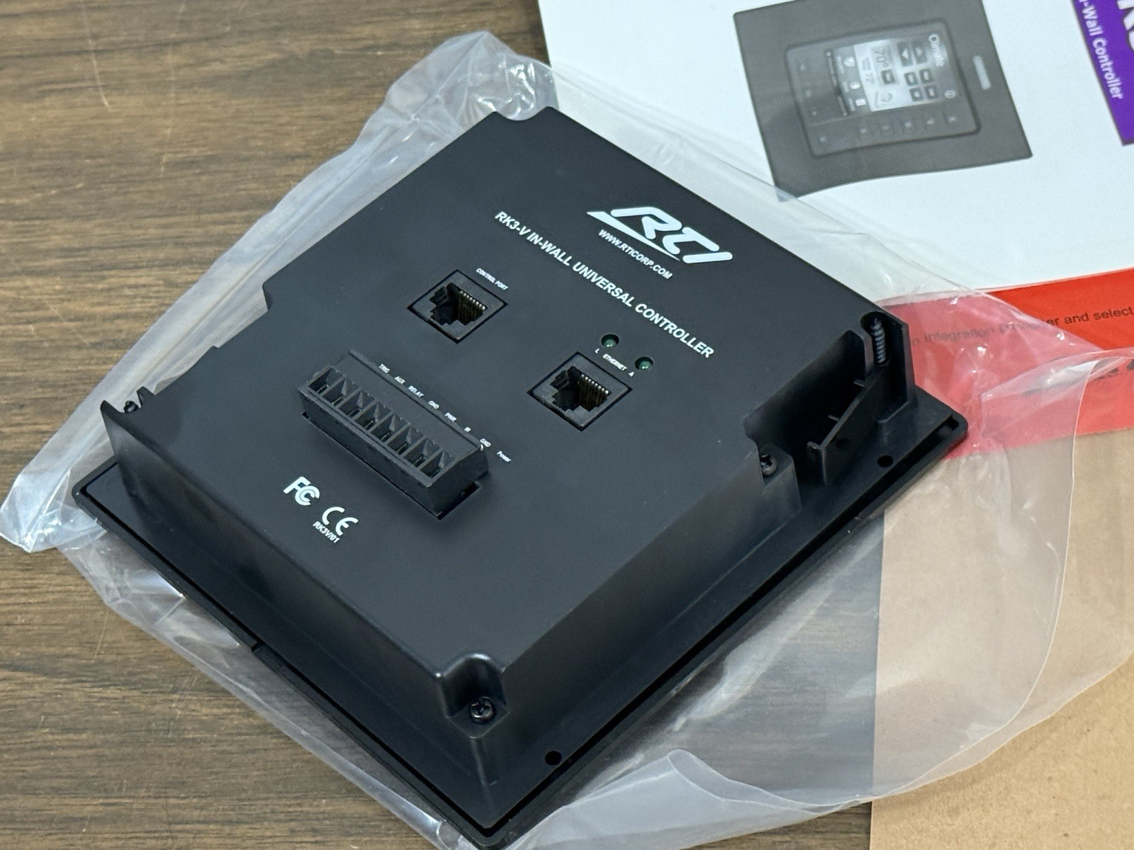 RTi RK3-V RKV3 In Wall Universal Touchscreen Controller Gloss Black (PRICE FOR 1
