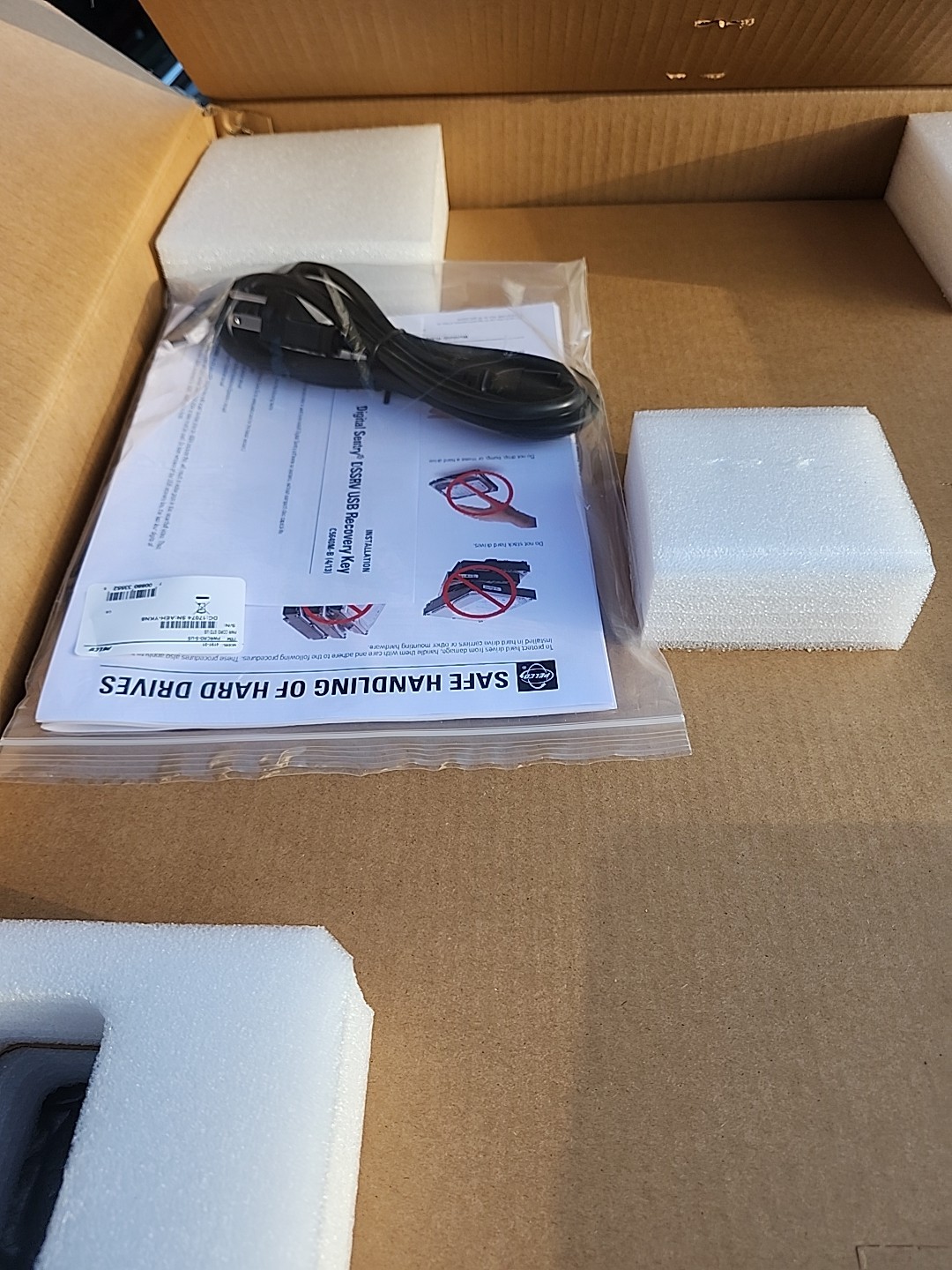Pelco DSSRV2-040-US Network Video Recorder 4TB NEW IN BOX