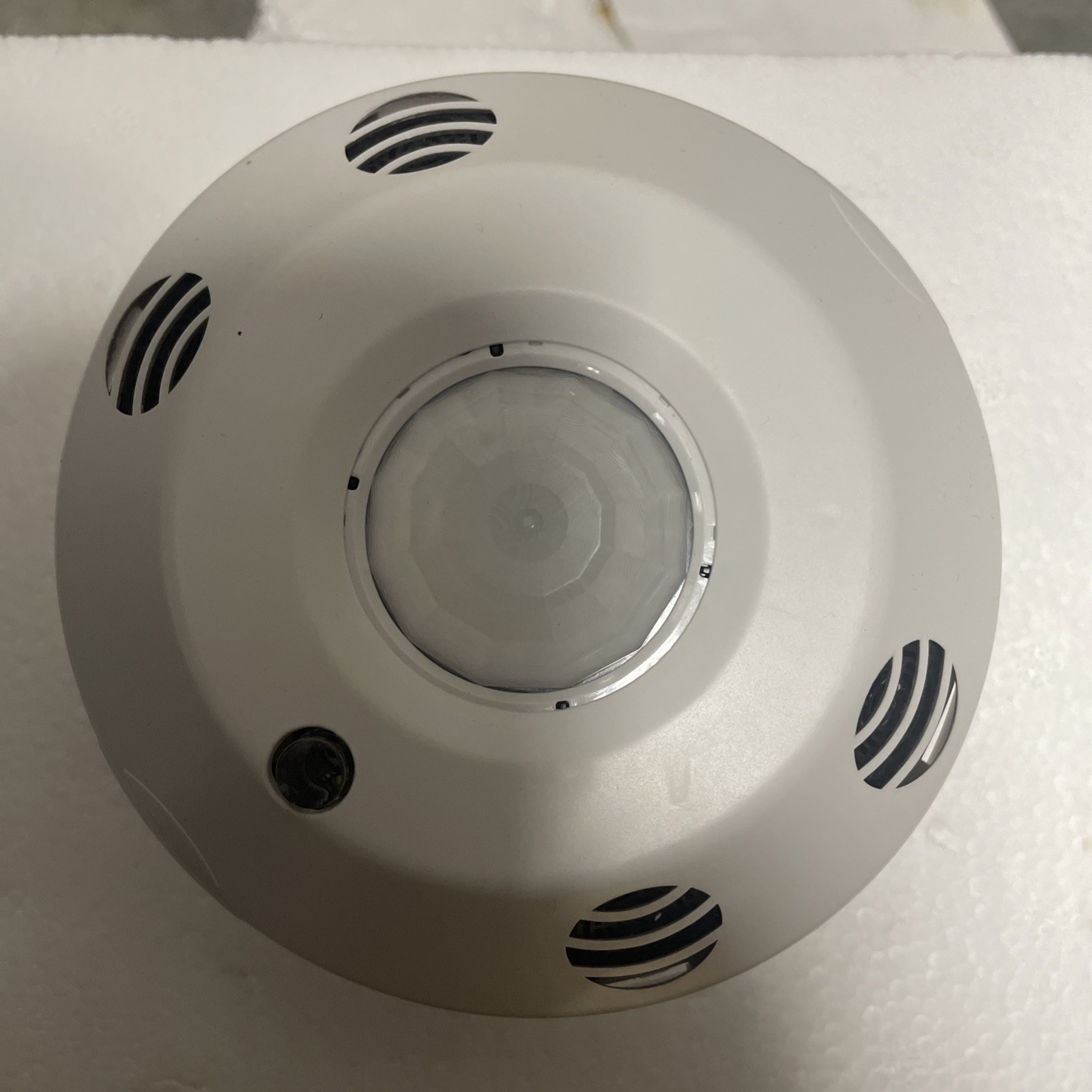 LEV O6C20-MDW WH Room Controller, Multi-Tech, Primary and Secondary Daylighting