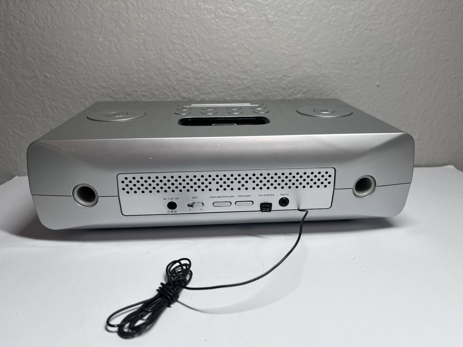 iHome iP87 Dual Alarm Clock Docking Radio
