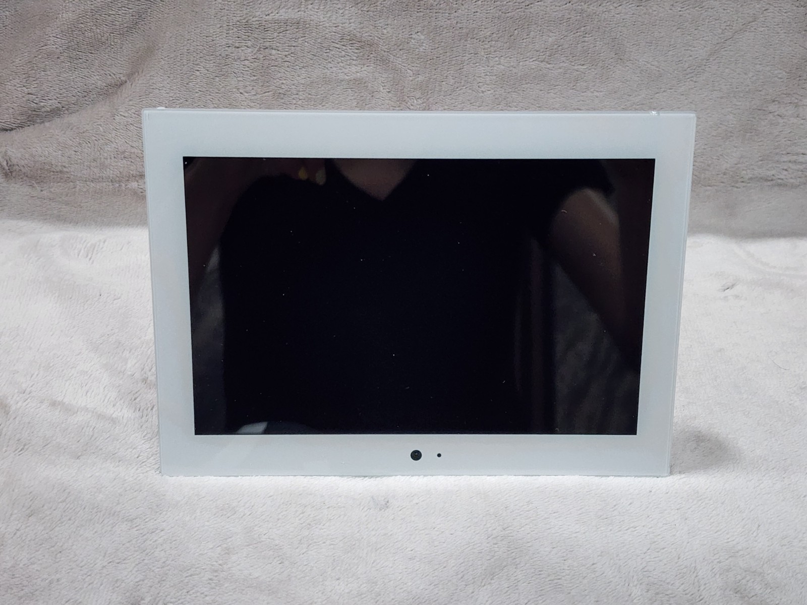 Control 4 C4-WALL7-1-WH 7″ In-Wall Touch Screen with Camera – White