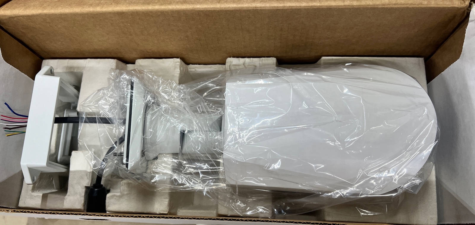 AVIGILON 4.0C-H5A-BO1-IR 320-1010A BULLET CAMERA