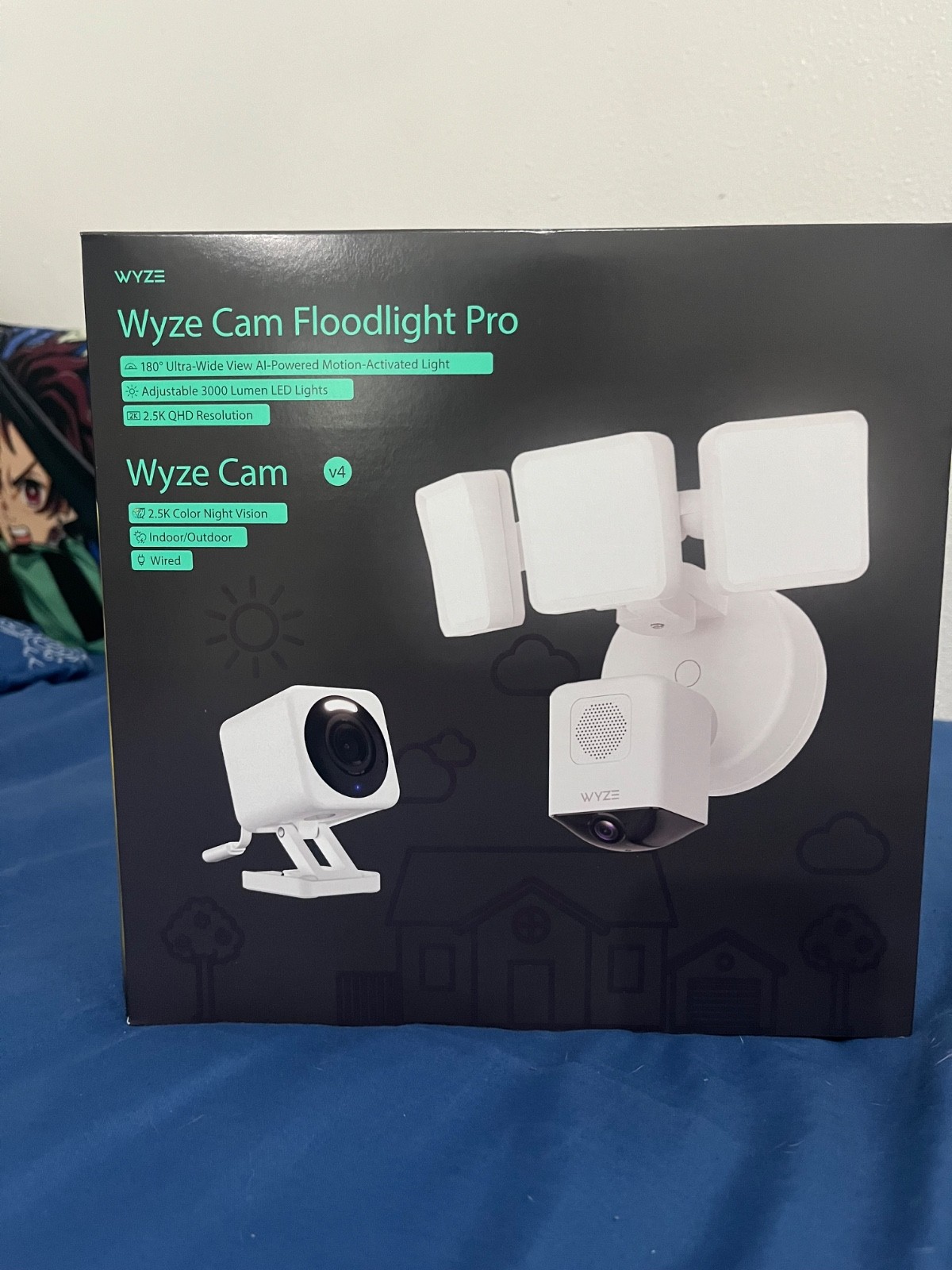 Wyze Cam Floodlight Pro + Wyze Cam (White)