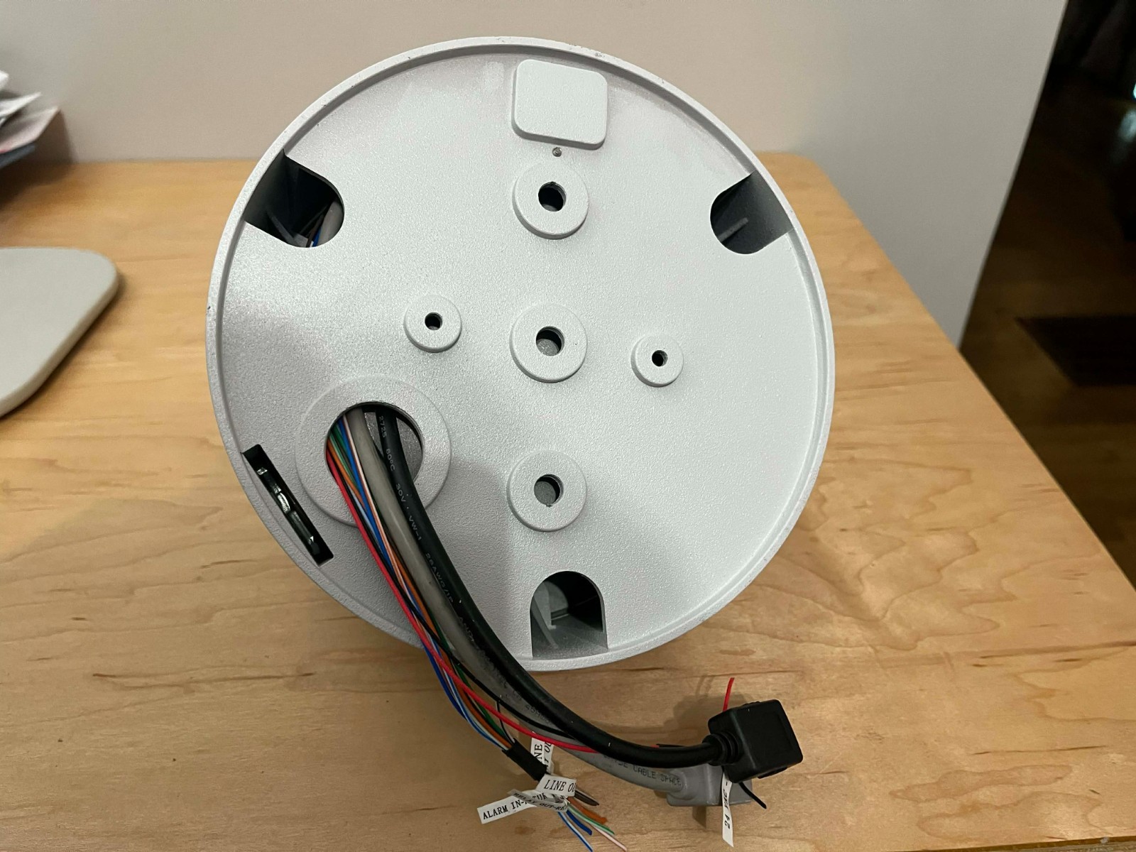 PELCO SARIX IE10DN Outdoor DOME CAMERA 1.3MP – TESTED