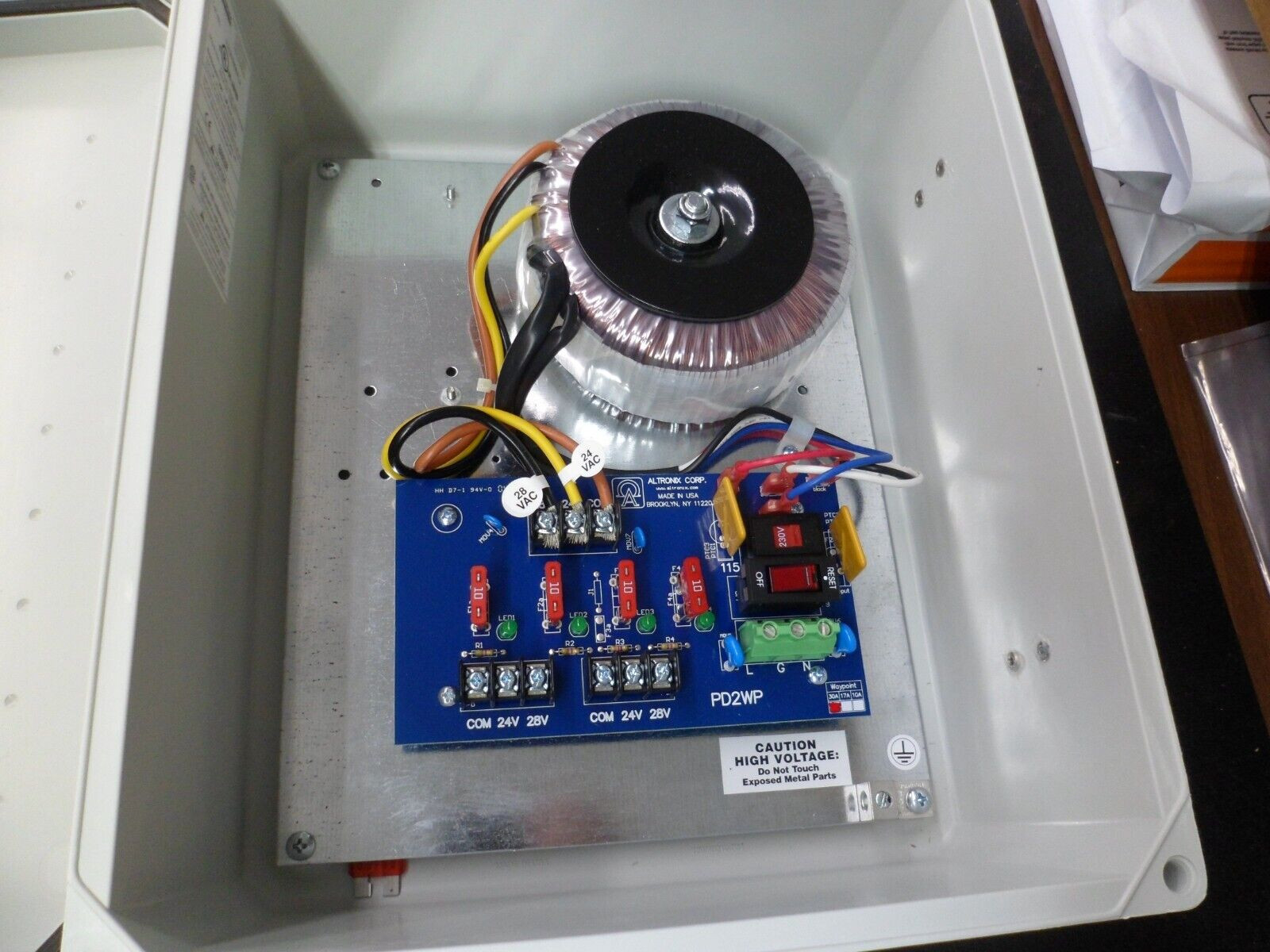 Altronix WayPoint30AU Outdoor power supply 24VAC@12.5A or 28VAC@10A