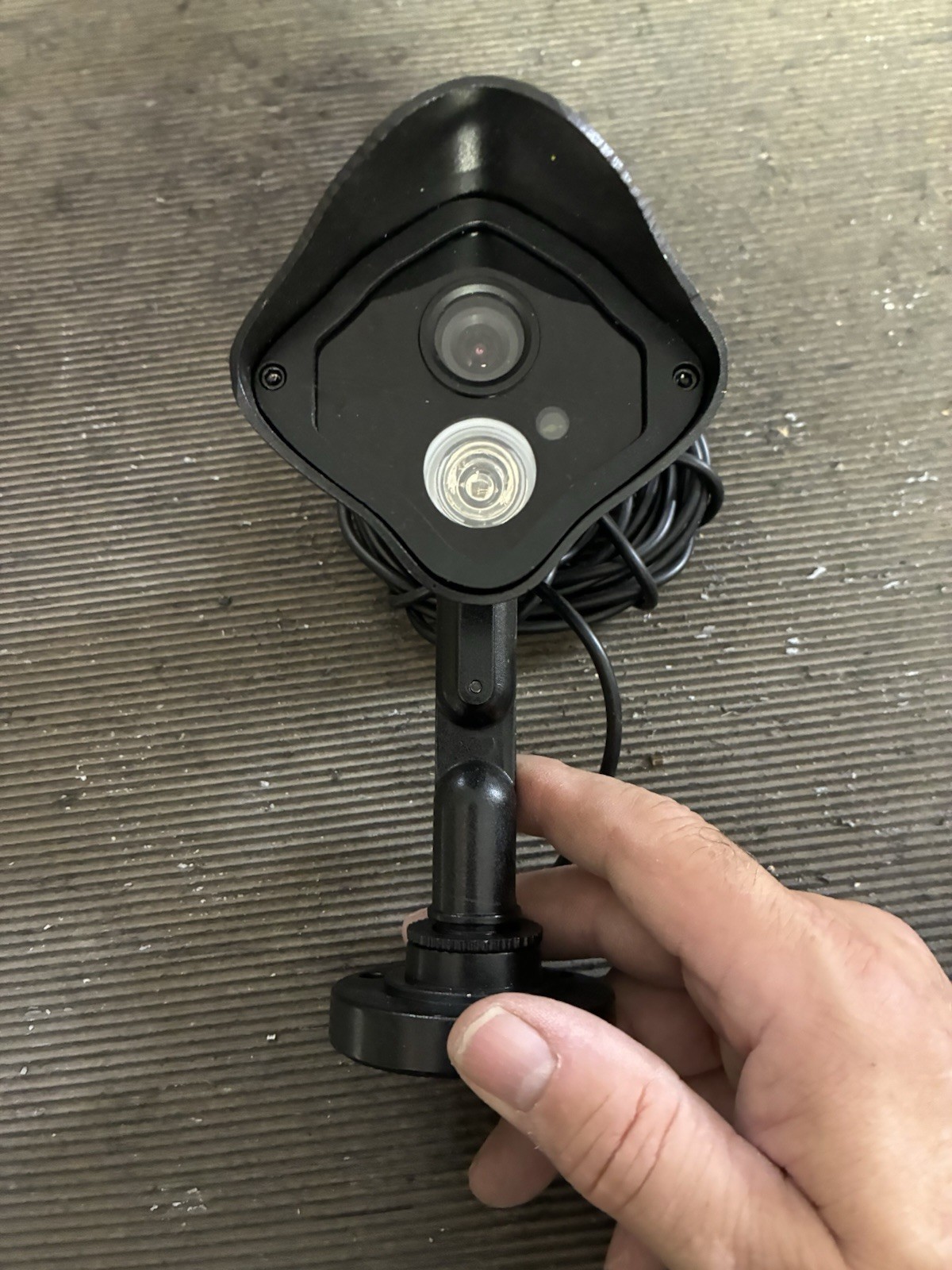 DEFENDER 23304 SECURITY CAMERA/100-240V/50-60Hz/.015A/6V/800ma