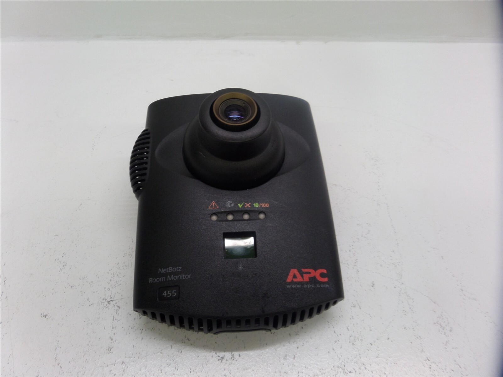 APC NetBotz Room Monitor 455 Camera System NBWL0455