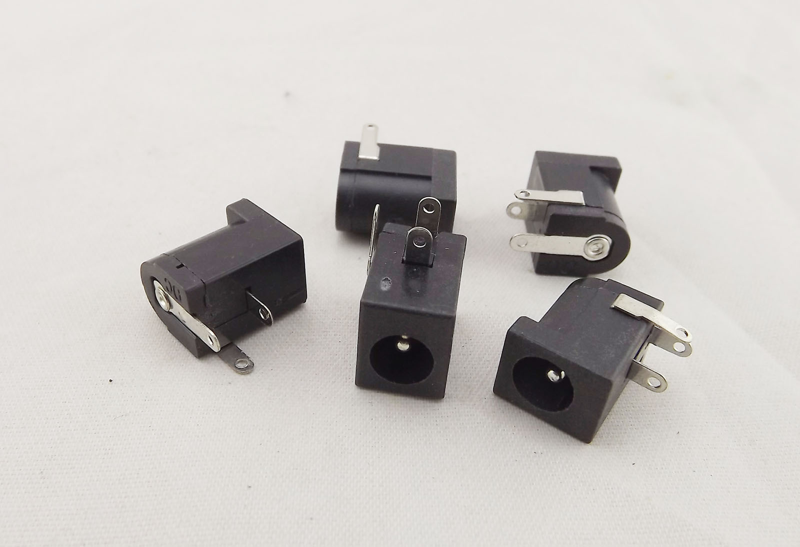 2x Connector 5.5x 2.1mm Female DC Power Supply 3 Pin Barrel-Type PCB Panel Mount