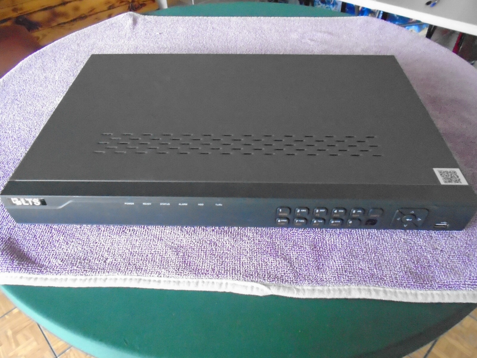“GENUINE” LTS LTN8708-P8 H.264 Plug & Play with 8 independent PoE NVR 2 SATA “