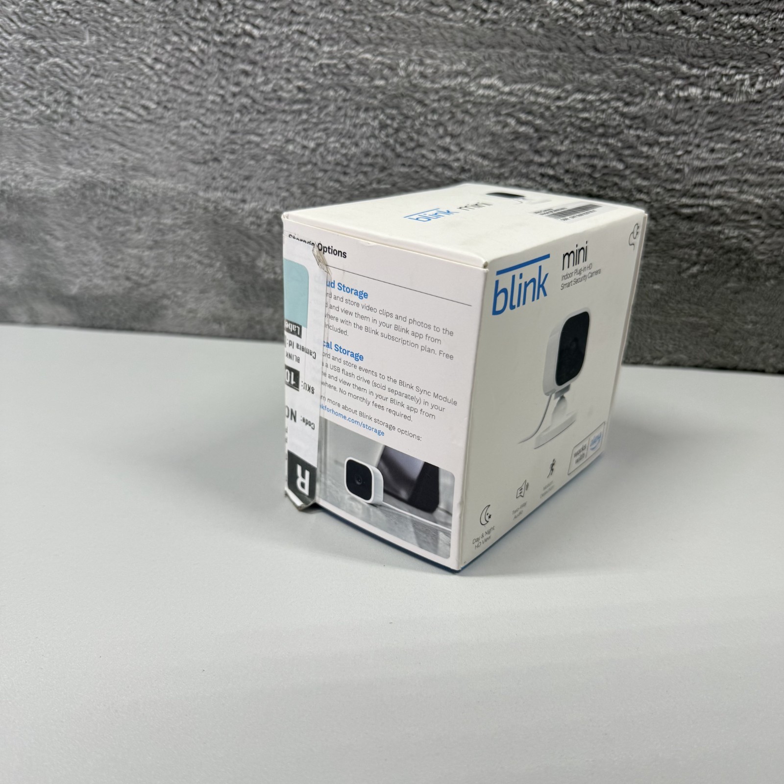 Blink Mini – Compact indoor plug-in smart security camera, 1080 HD video, Alexa