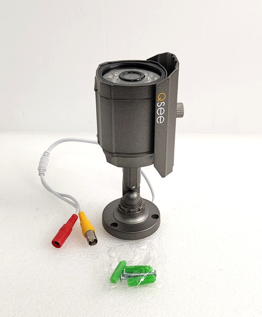 Q-See QM9902B 1000TVL Indoor / Outdoor Bullet Camera Gray, NEW