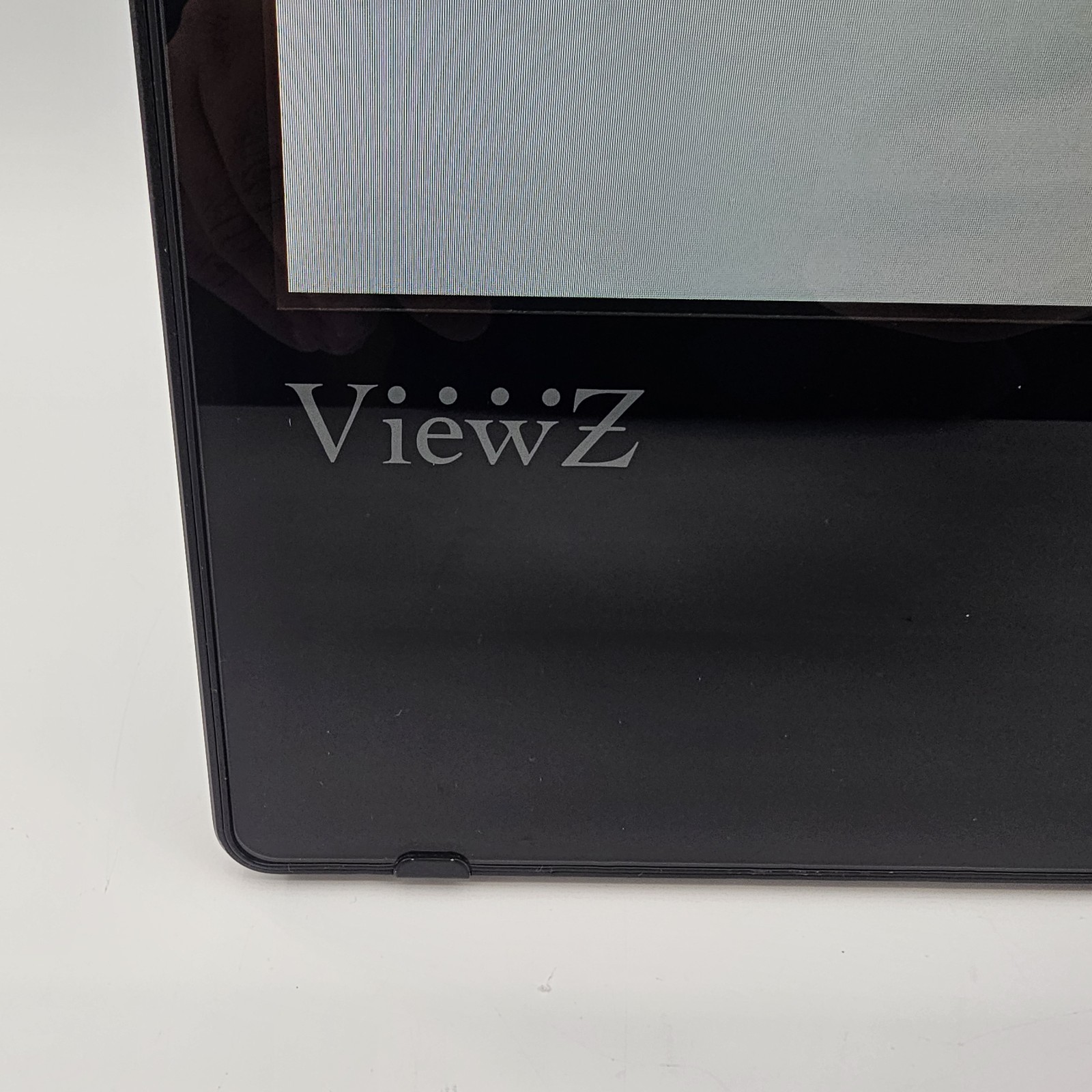 ViewZ VZ-PVM-I2B3N 23″ 1920×1080 IP PVM Based CCTV Monitor w 2MP Camera Black