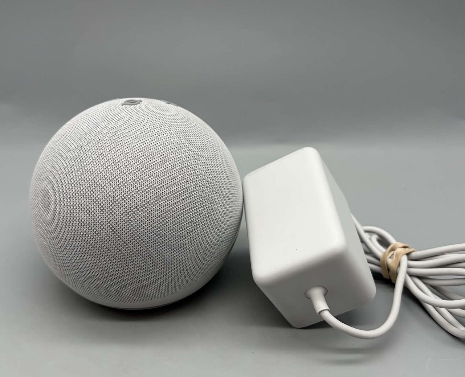 Amazon Echo Dot (4th Gen)(B7W64E) Glacier White