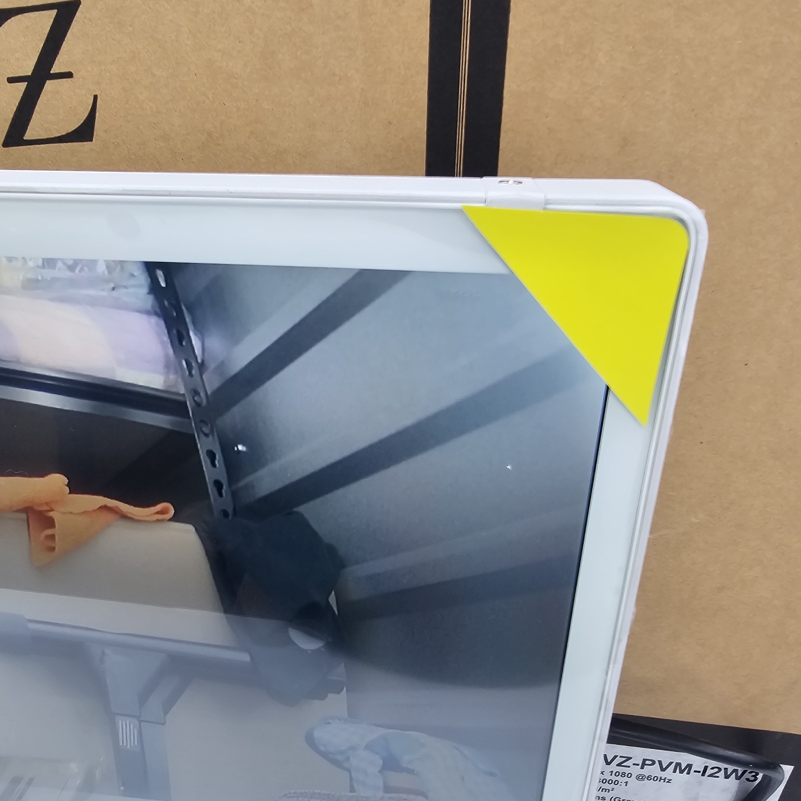 ViewZ VZ-PVM-I2W3N 23″ 1920×1080 IP PVM Based CCTV Monitor w 2MP Camera White OB