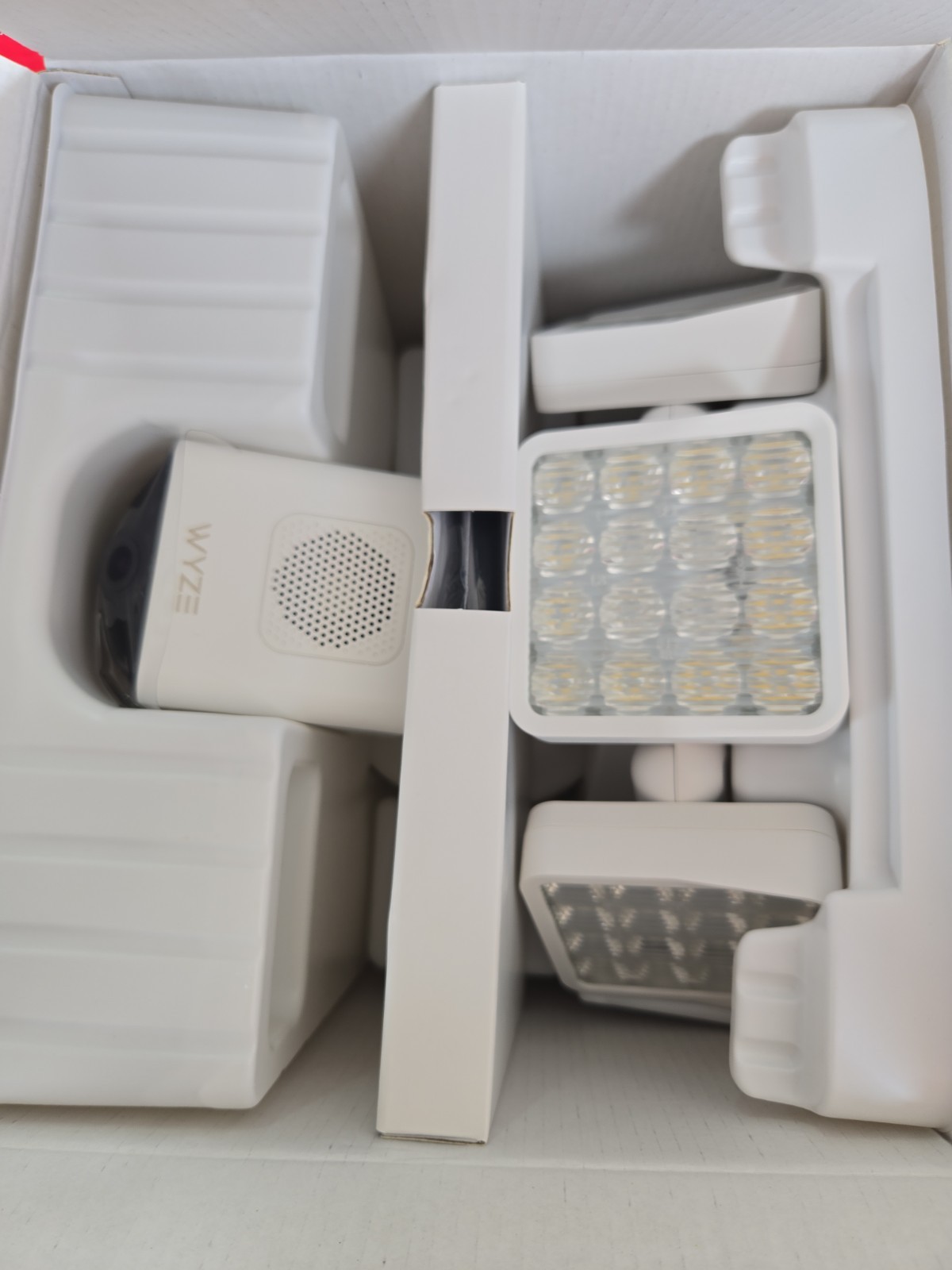Wyze Cam Floodlight Pro + Wyze Cam V4