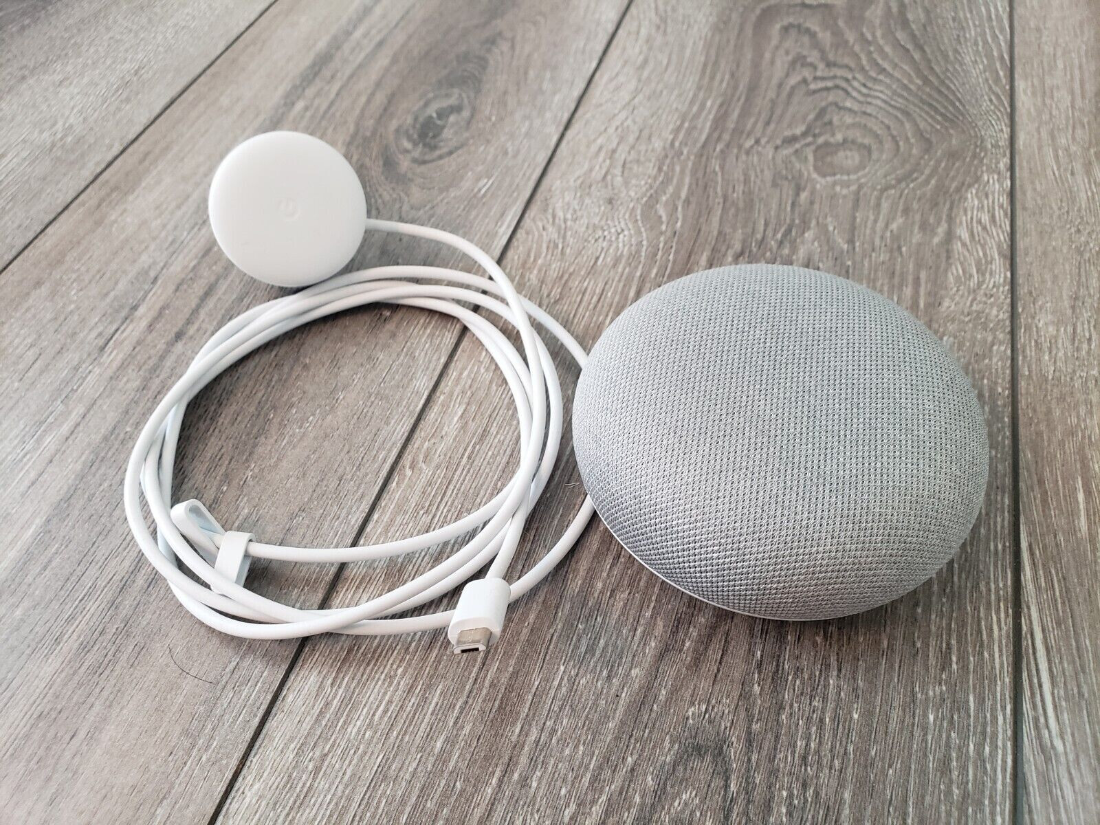Google Home Mini 10395A-HOA Smart Speaker with Google Assistant Chalk Grey