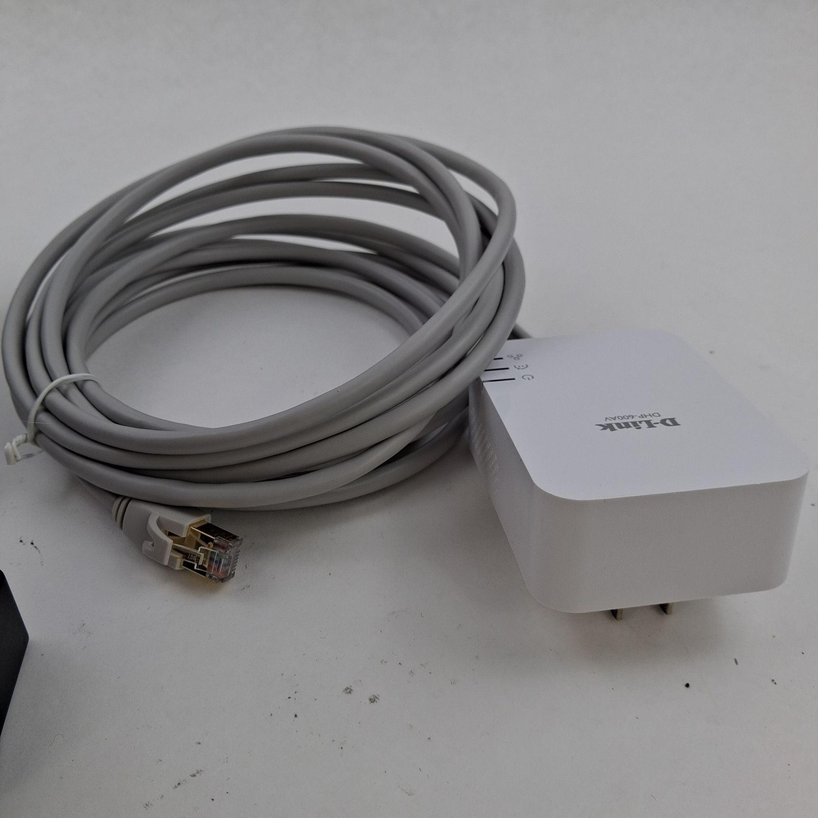 ADT OC810-ADT Wi-Fi Outdoor Surveillance Camera D-Link DHP-600AV White Kit