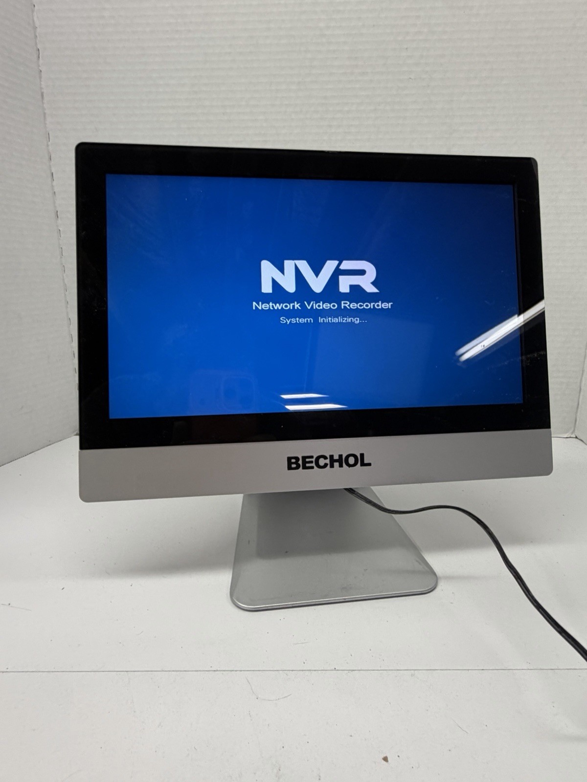 12″ TFT LCD Wireless Network Video Recorder (NVR) – 4 Channel
