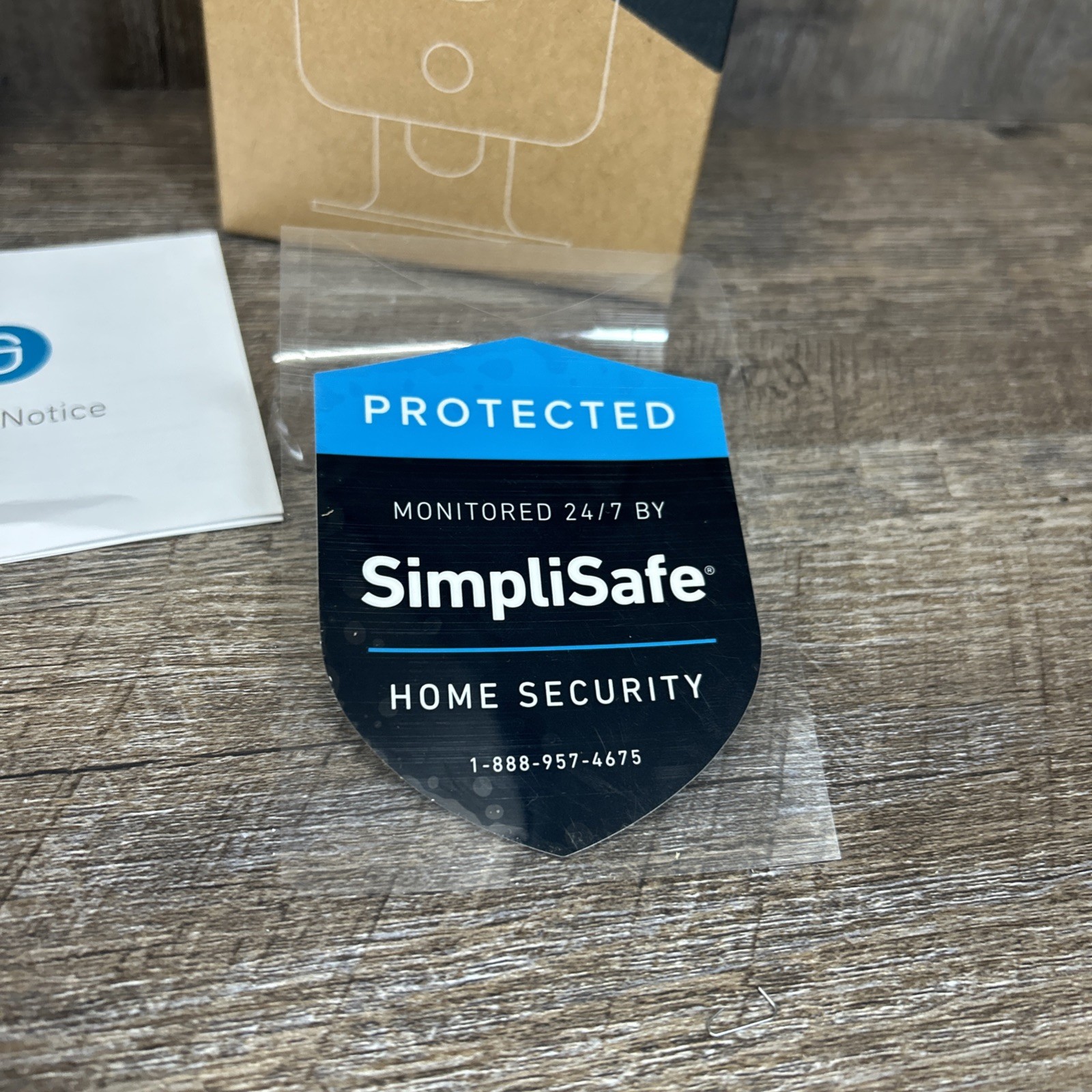 SimpliSafe Indoor Camera Wi-Fi HD Security Camera SSCM1 + Wall Charger + cord !!