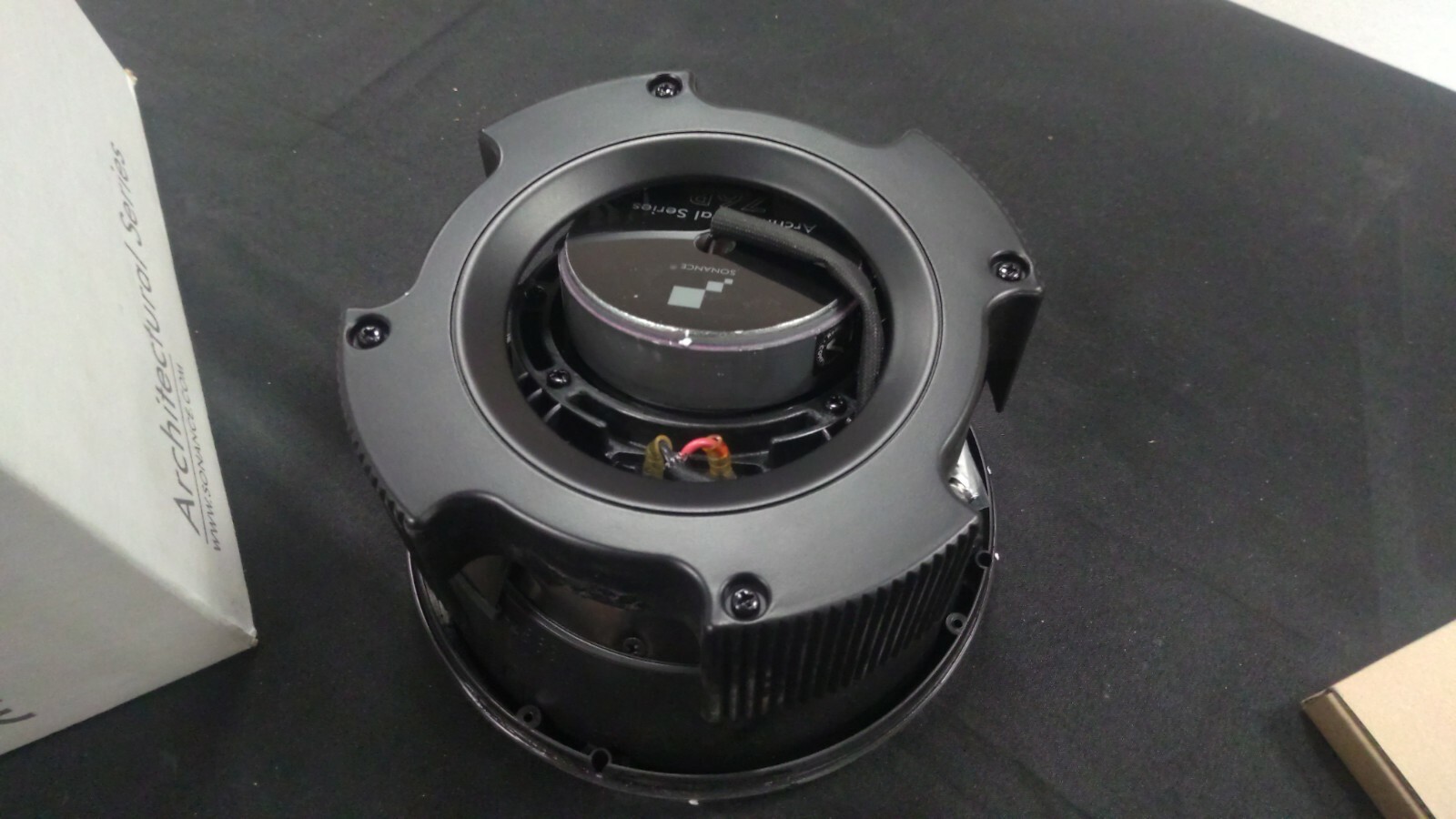 Sonance Architectural Series Z6R – ONLY ONE SPEAKER – Used – Grille Included