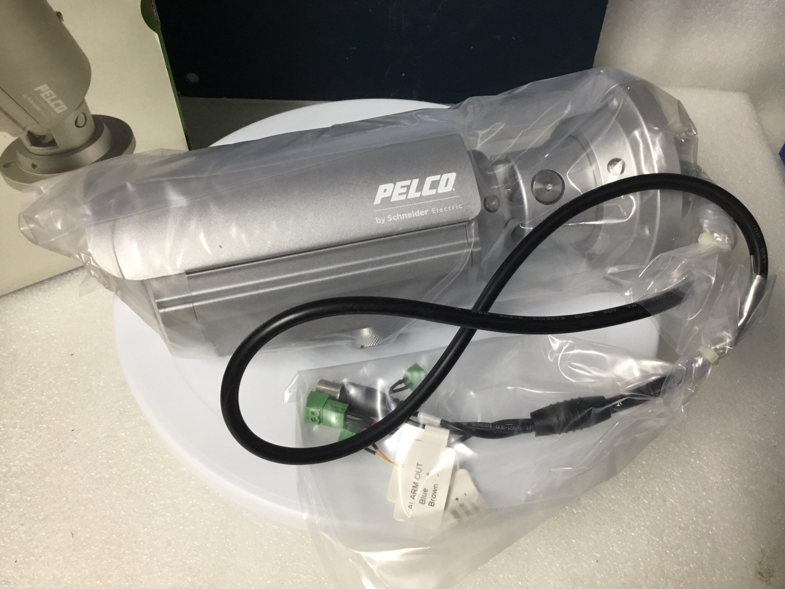 Pelco BU6-IRWV50-6 Security Color Camera 650TVL 6-50mm WeatherProof SN:1069 NEW!