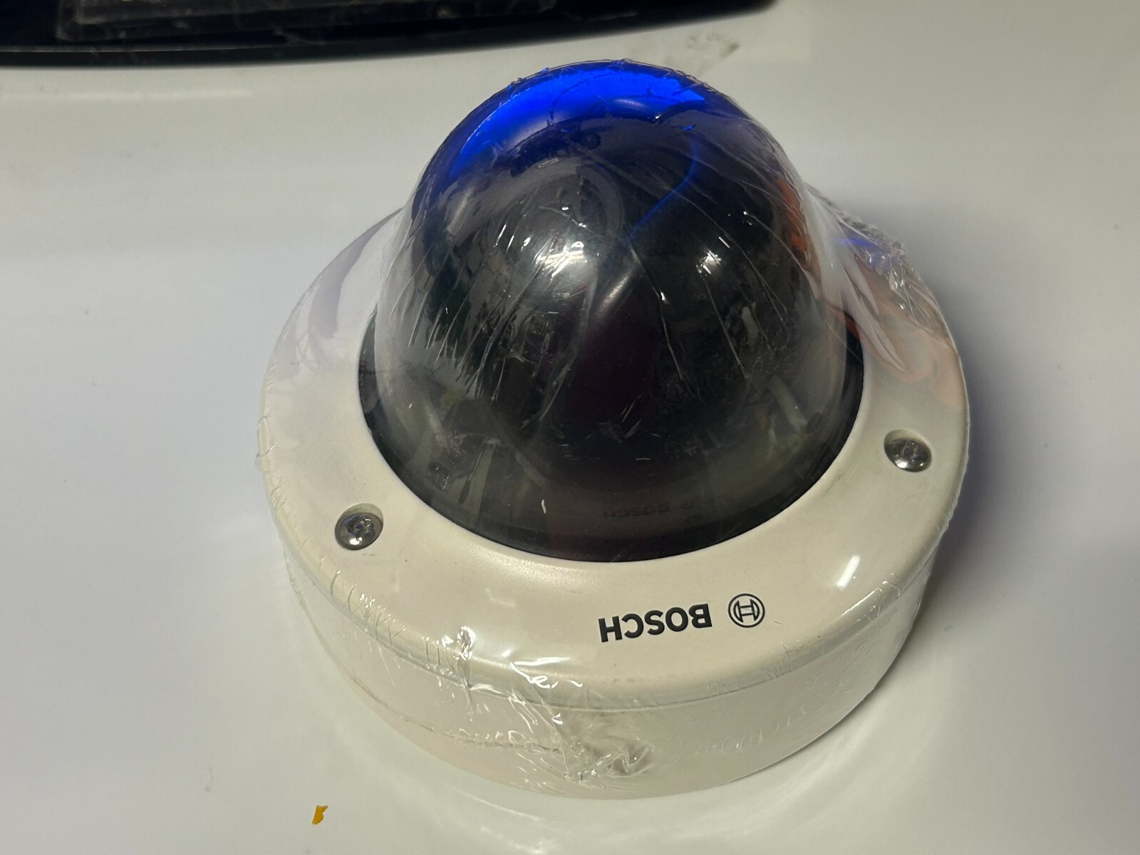 Refurfished Bosch VDN-495V03-20 DN Security Color Camera with Surface Mount Box