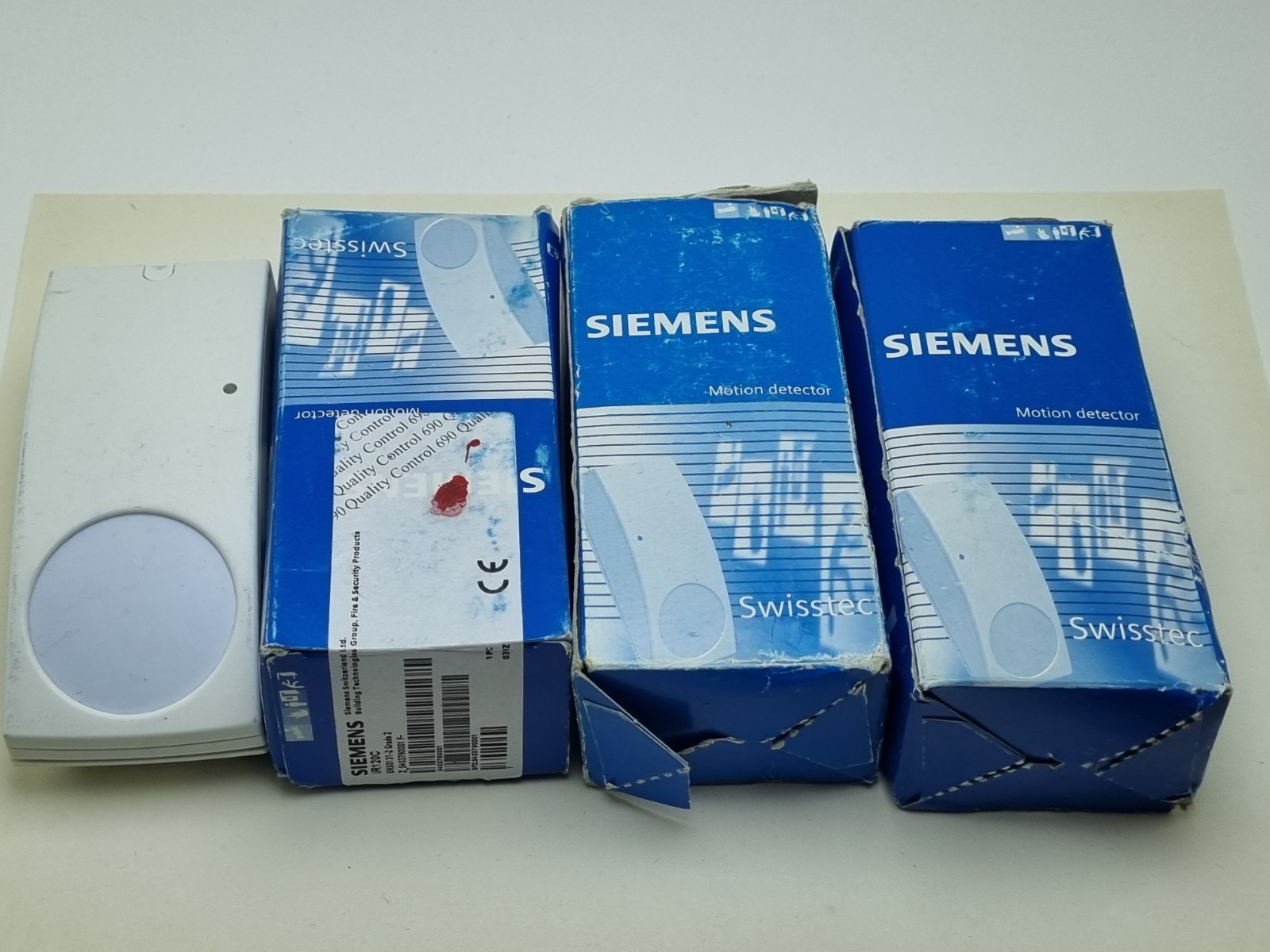 4x Siemens IR120MD – PIR detector, 12 m wide angle + 1xSiemens IMKW6-10 Wireless