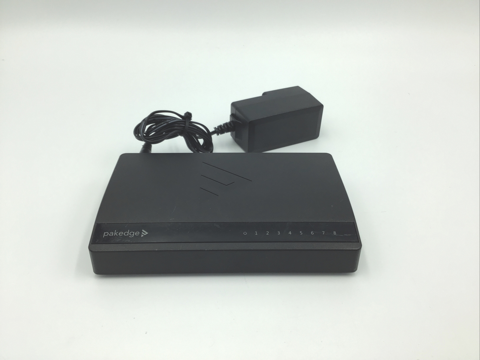 Pakedge SE-8 8 Port Unmanaged Gigabit Switch i157