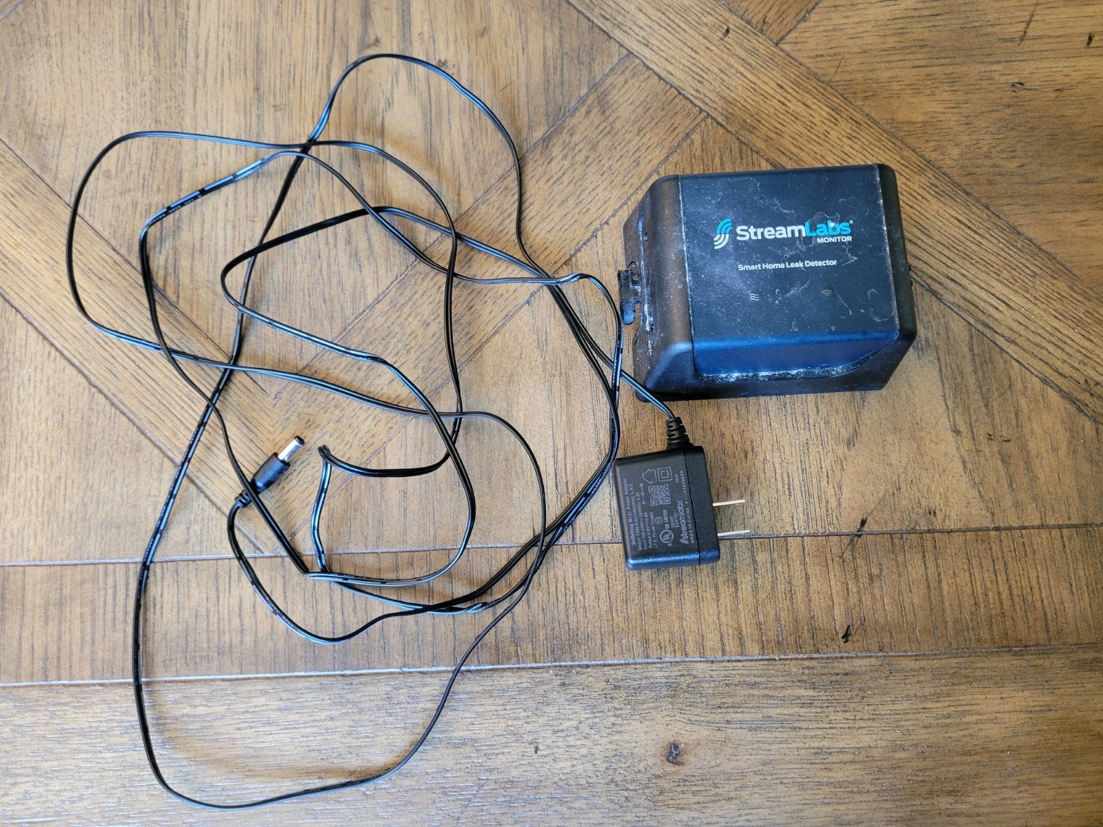 STREAMLABS UFMT1000 SmartHome WiFi Water Monitor & Leak Notify, No Pipe Cutting