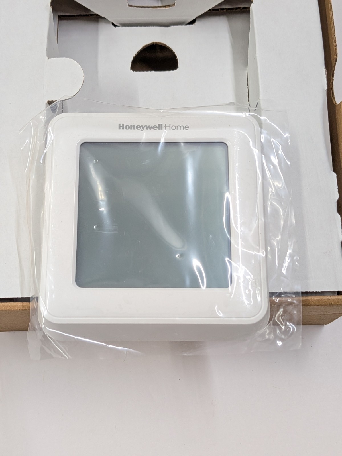 New Honeywell T5 Programmable Thermostat White RTH8560D1002
