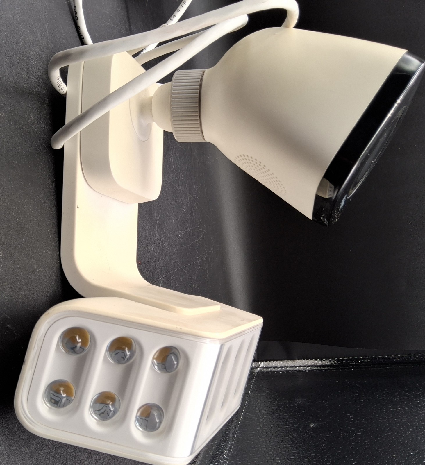 Used SYSTEM Vivint Outdoor Camera (2) VS-ODL100-WHT + Door Bell Control Panel