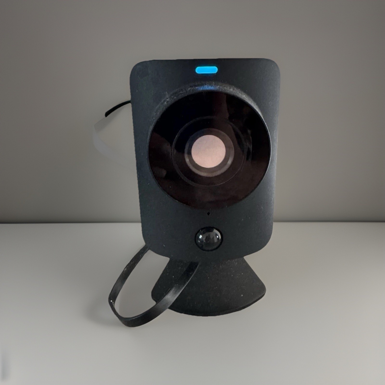 2 SimpliSafe Indoor Camera Wi-Fi HD Security Camera SSCM1 + Wall Charger + cord