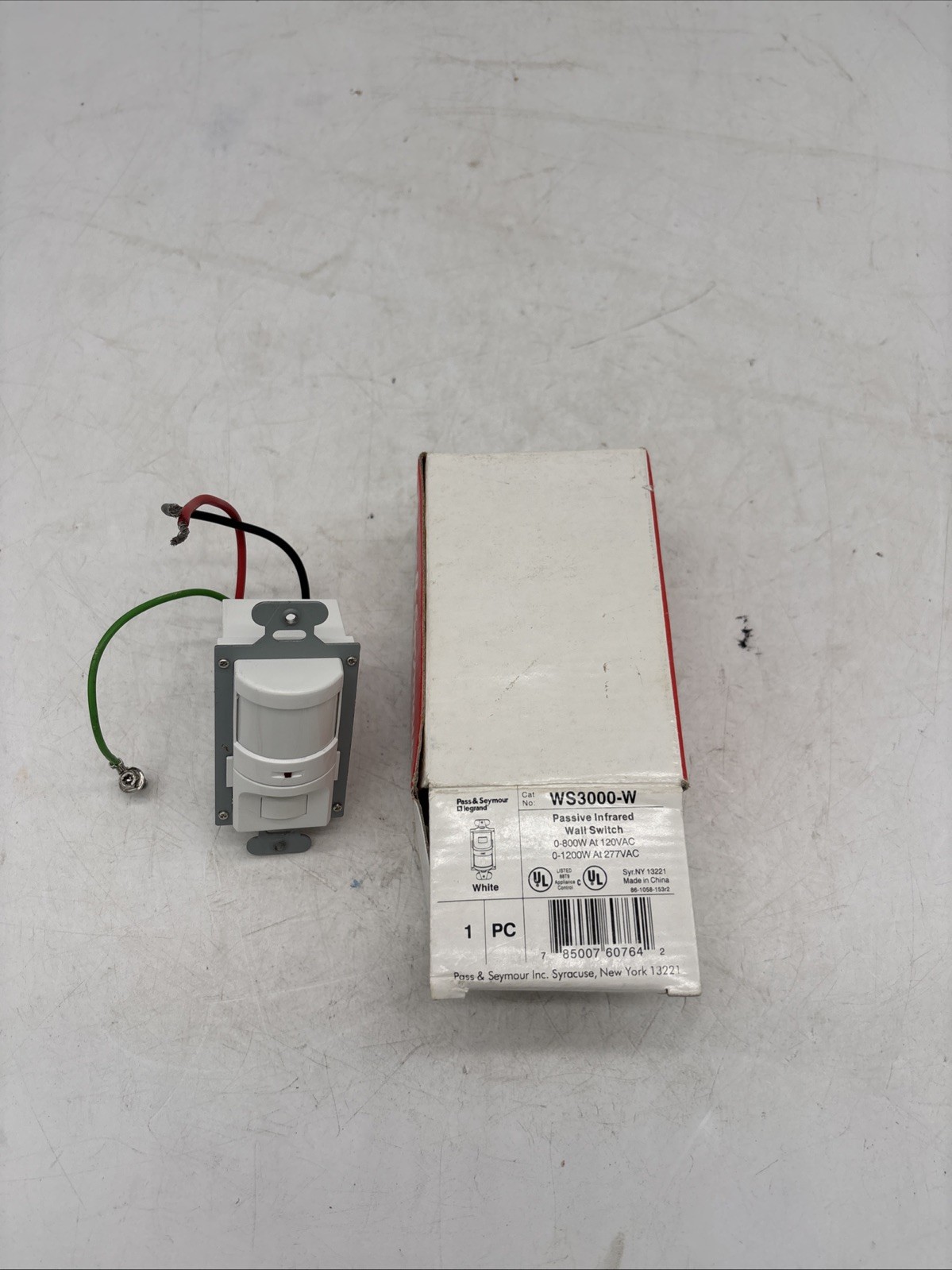 LEGRAND PASS & SEYMOUR #WS3000-W PASSIVE INFRARED WALL SWITCH- 800W/120V- White