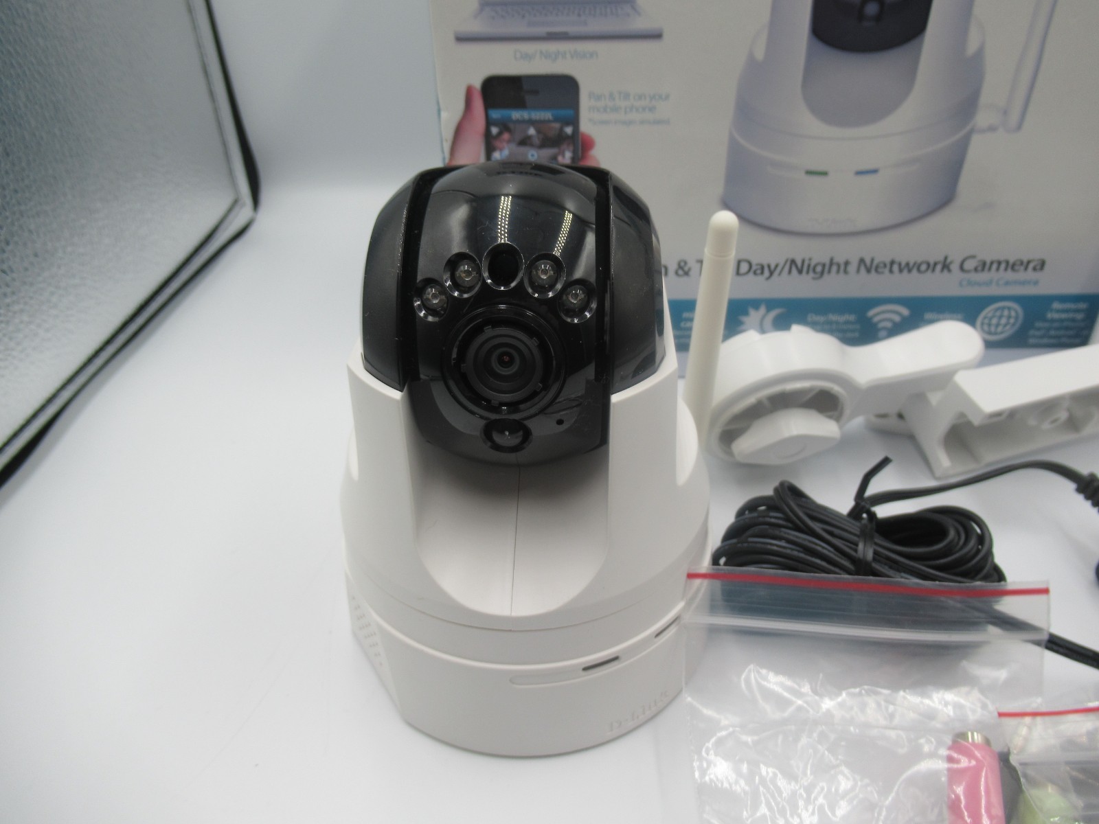 D-Link DCS-5222L HD Pan Tilt Day Night Wi-Fi IP Network Cloud Camera NIB