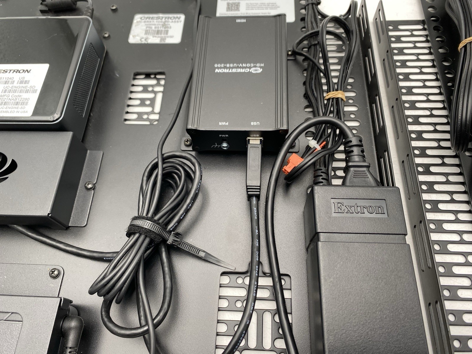 LOT OF 2 Crestron UC-ENGINE-SD 6511040 w/ HD-CONV0USB-200 UC-BRKT-100-SD-ASSY