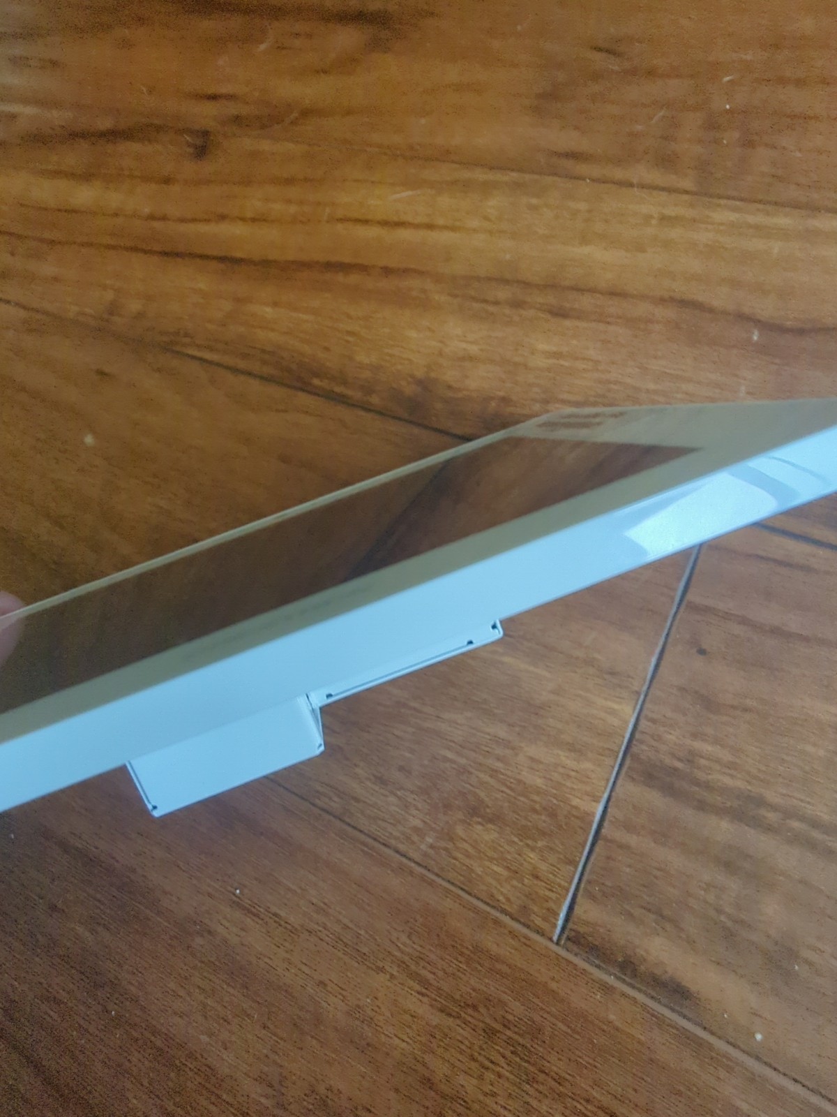 Crestron TSW-760-W-S 7″ Capacitive Touch Screen Display (White) + Tabletop Mount