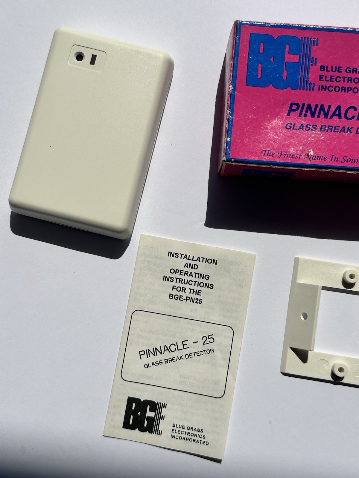 Blue Grass Electronics Pinnacle-25 Glass Break Detector BGE-PN25 NOS