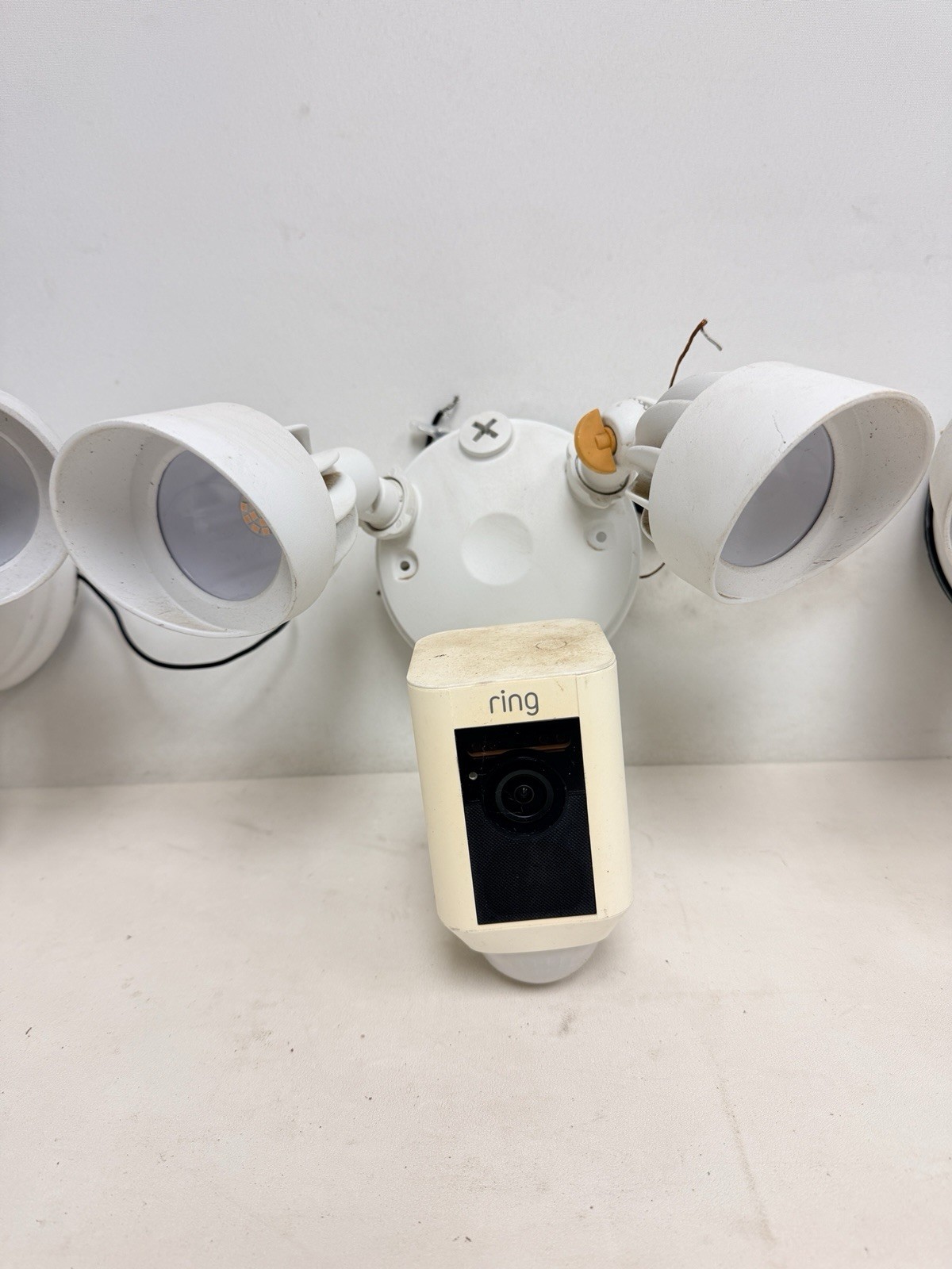 Lot of 3 – Ring Wired Outdoor Floodlight Cameras in White. FOR PARTS, DON’T WORK