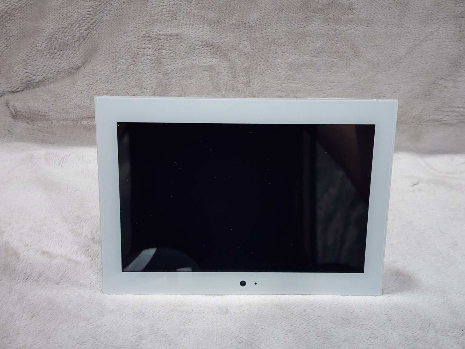 Control 4 C4-WALL7-1-WH 7″ In-Wall Touch Screen with Camera – White