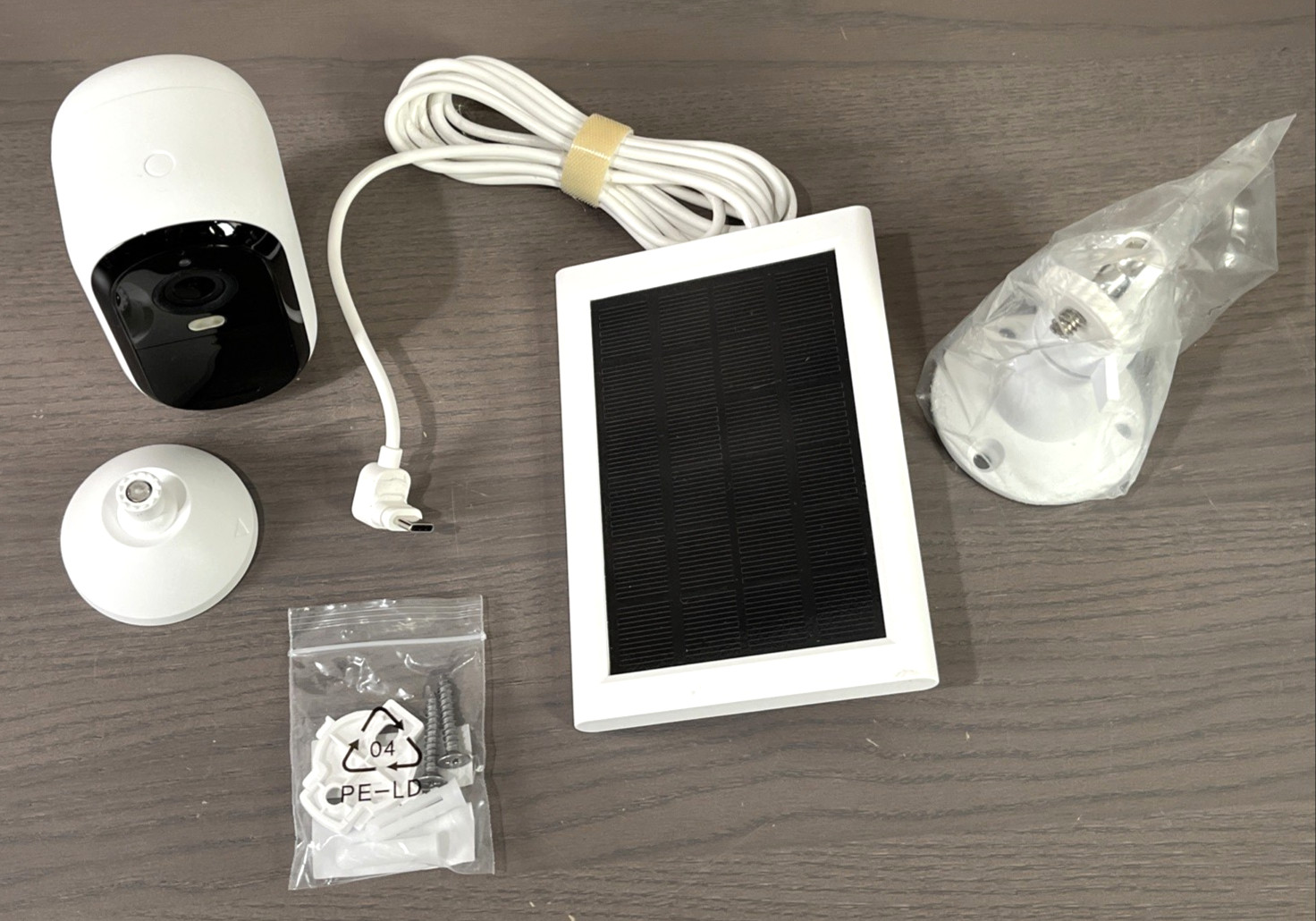 Arlo Essentials Add On 2K SecurityCamera, VMC3050, w/Solar Panel VMA6600