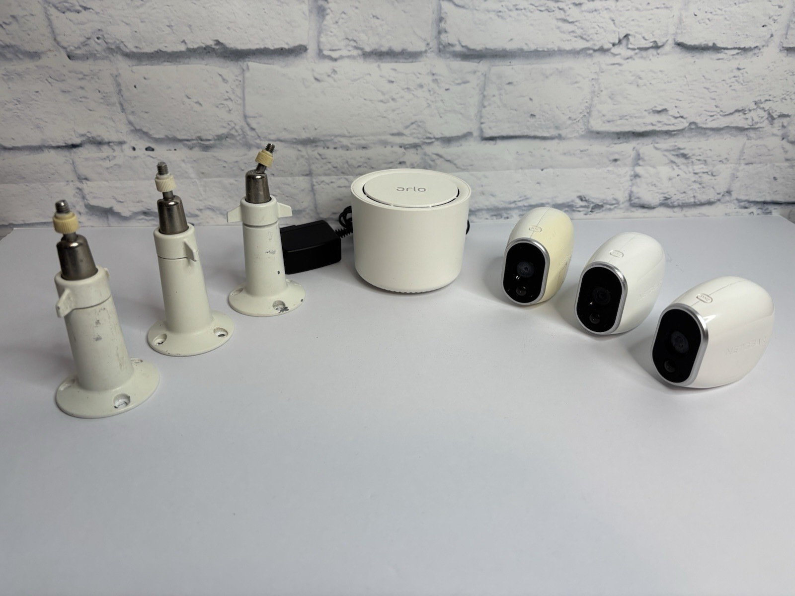 Arlo/Netgear VMB3500 Hub/Base Station VMC3030 Wireless HD Cameras For Parts Only