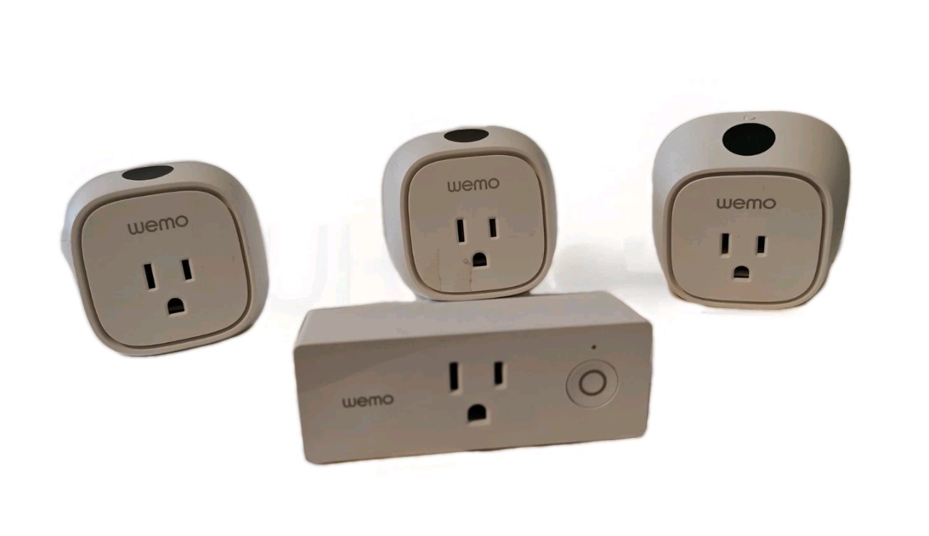 Belkin WeMo Switch Smart Wi-Fi Remote Power Plug Lot of 4 F7C029 /Model F7C063