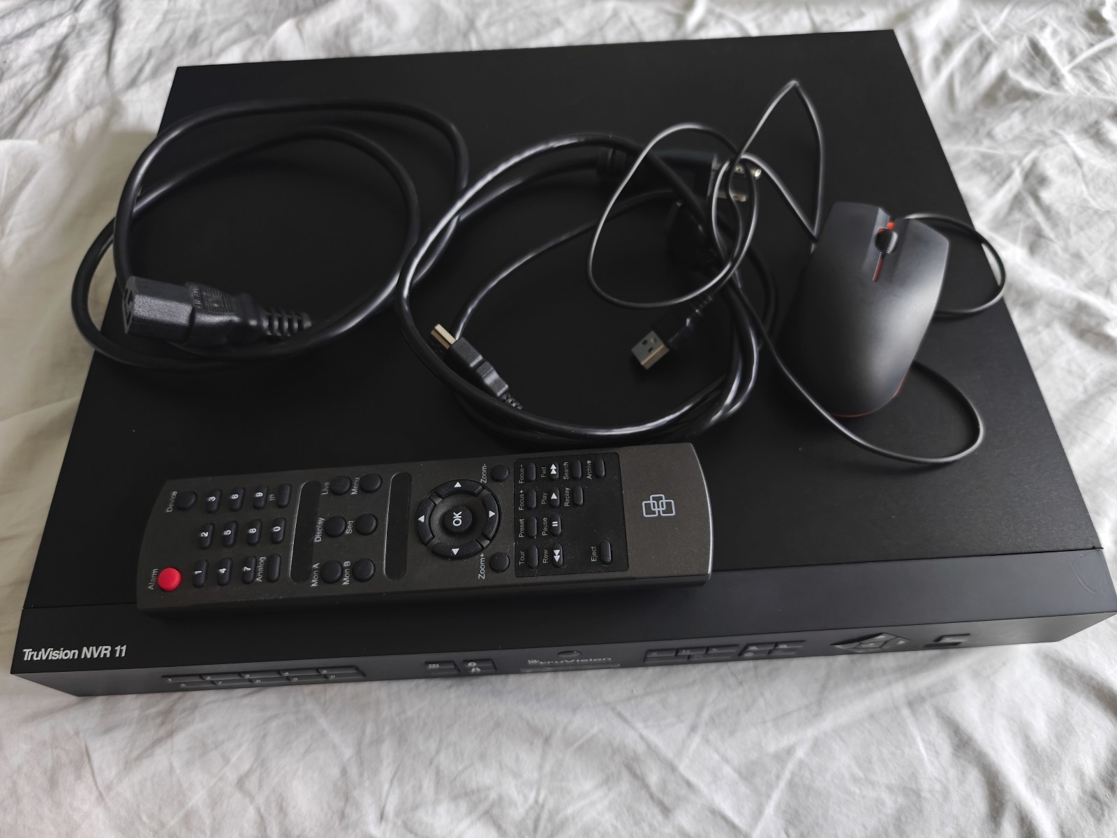 INTERLOGIX TRUVISION NVR 11 DIGITAL VIDEO RECORDER H.264 8-CHANNEL IP PoE 3TB