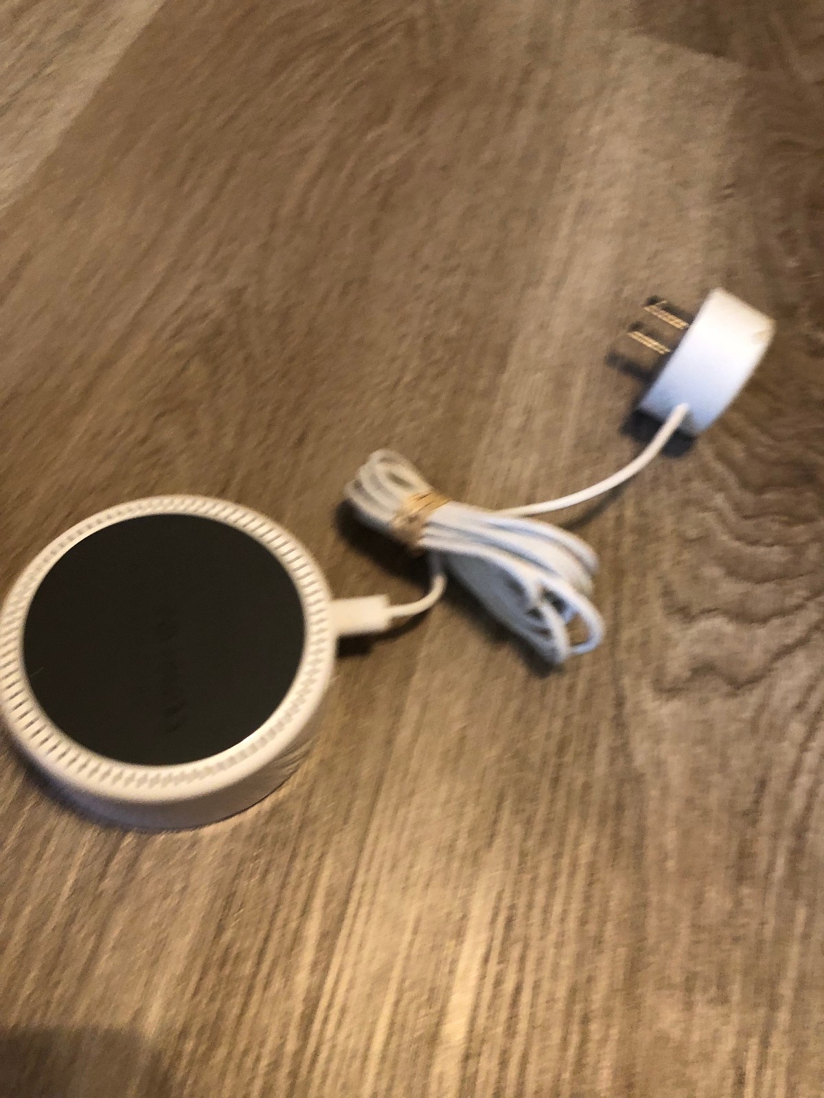 Amazon Echo Dot 2nd Gen RS03QR White Wi-Fi Bluetooth Alexa-Enabled Smart Speaker